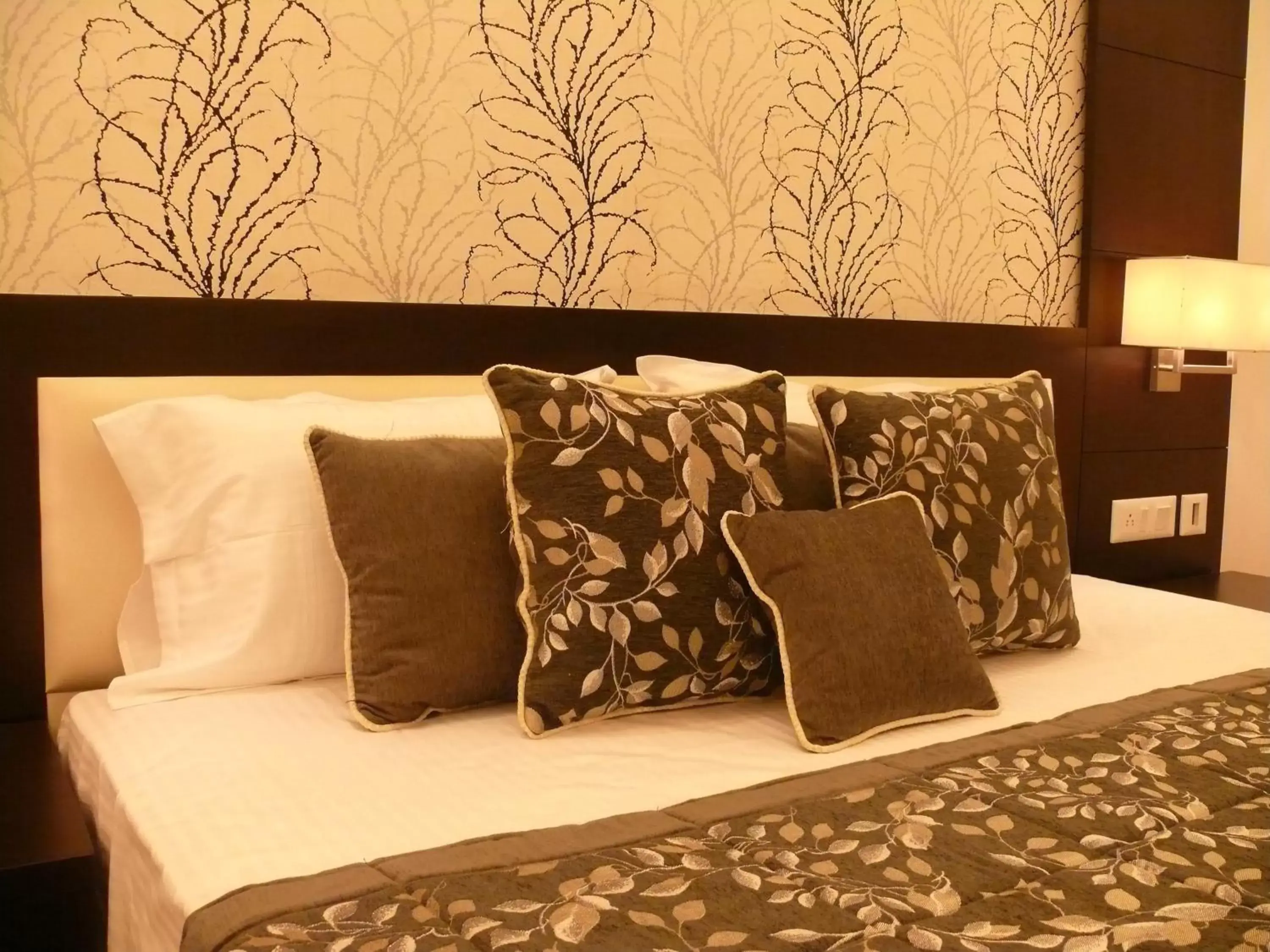 Bedroom, Bed in Ramada Jamshedpur Bistupur