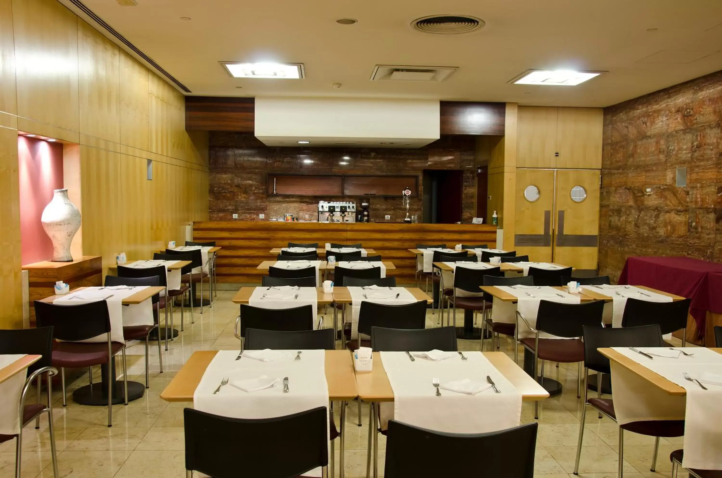 Restaurant/Places to Eat in VIP Executive Entrecampos Hotel