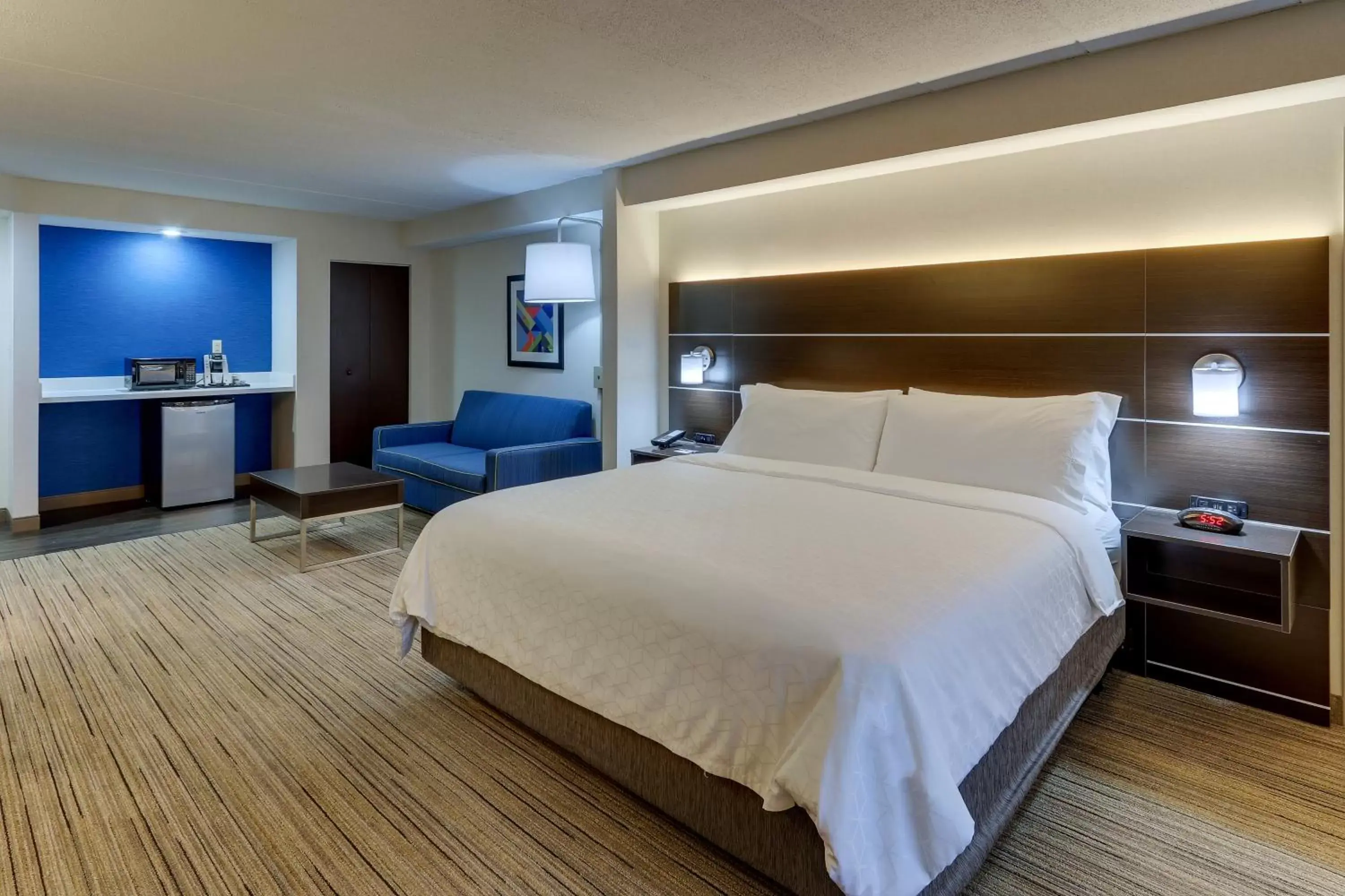 Bed in Holiday Inn Express & Suites Troy, an IHG Hotel