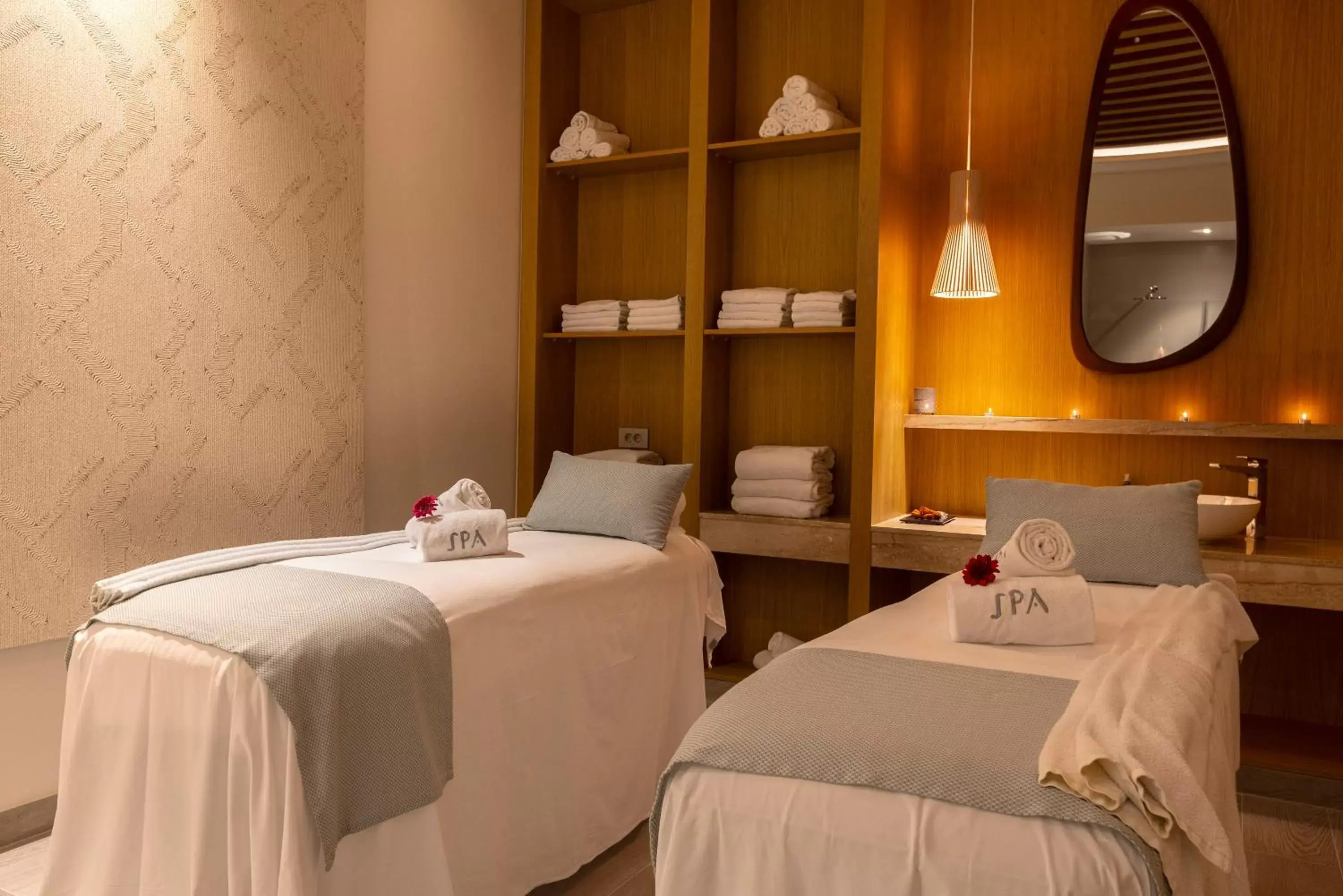 Spa and wellness centre/facilities, Bed in Hipotels Barrosa Palace & Spa