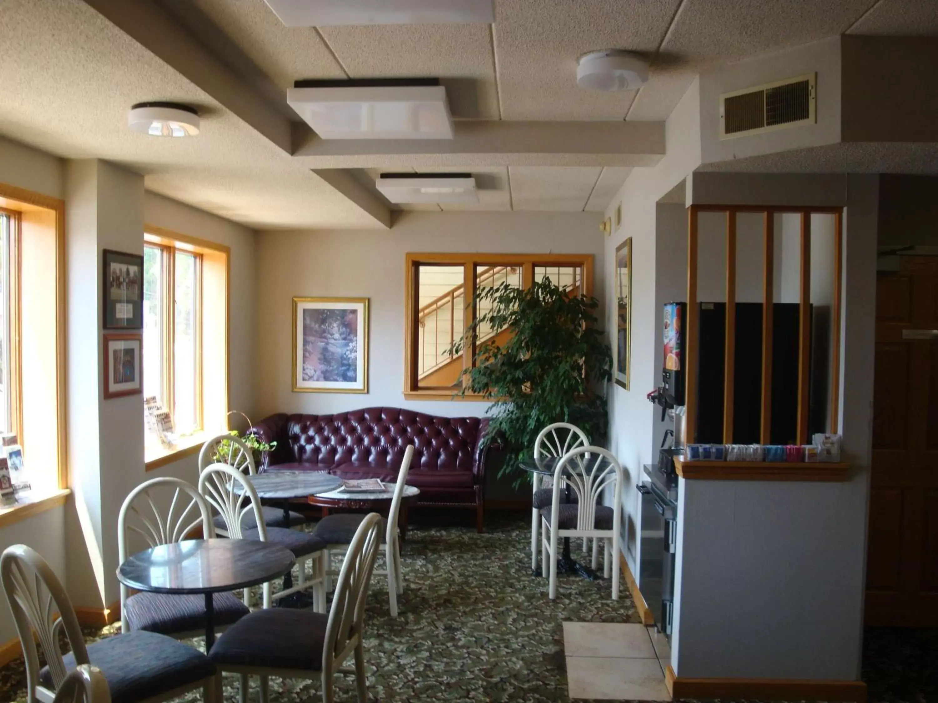 Breakfast, Seating Area in Wilmington Inn