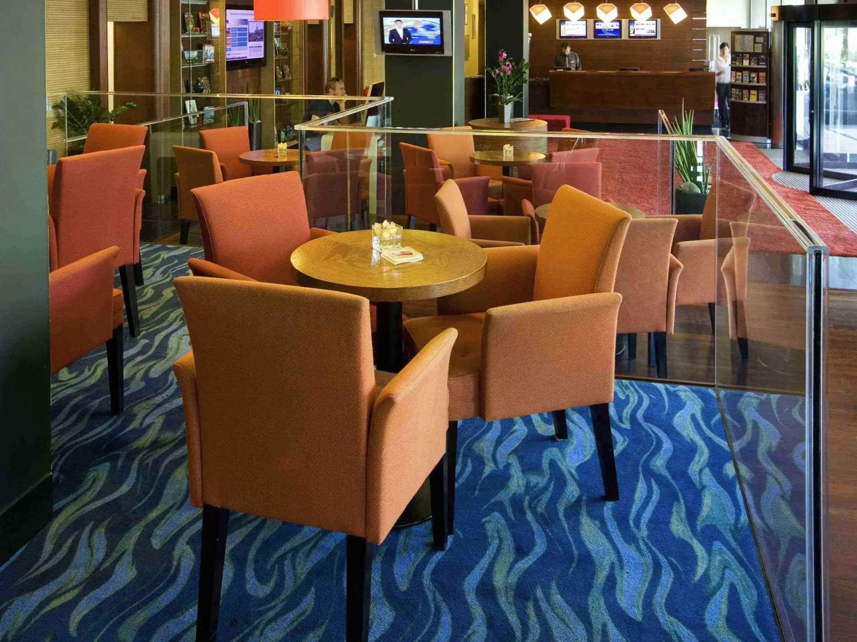 Lounge or bar, Restaurant/Places to Eat in Novotel Budapest Danube