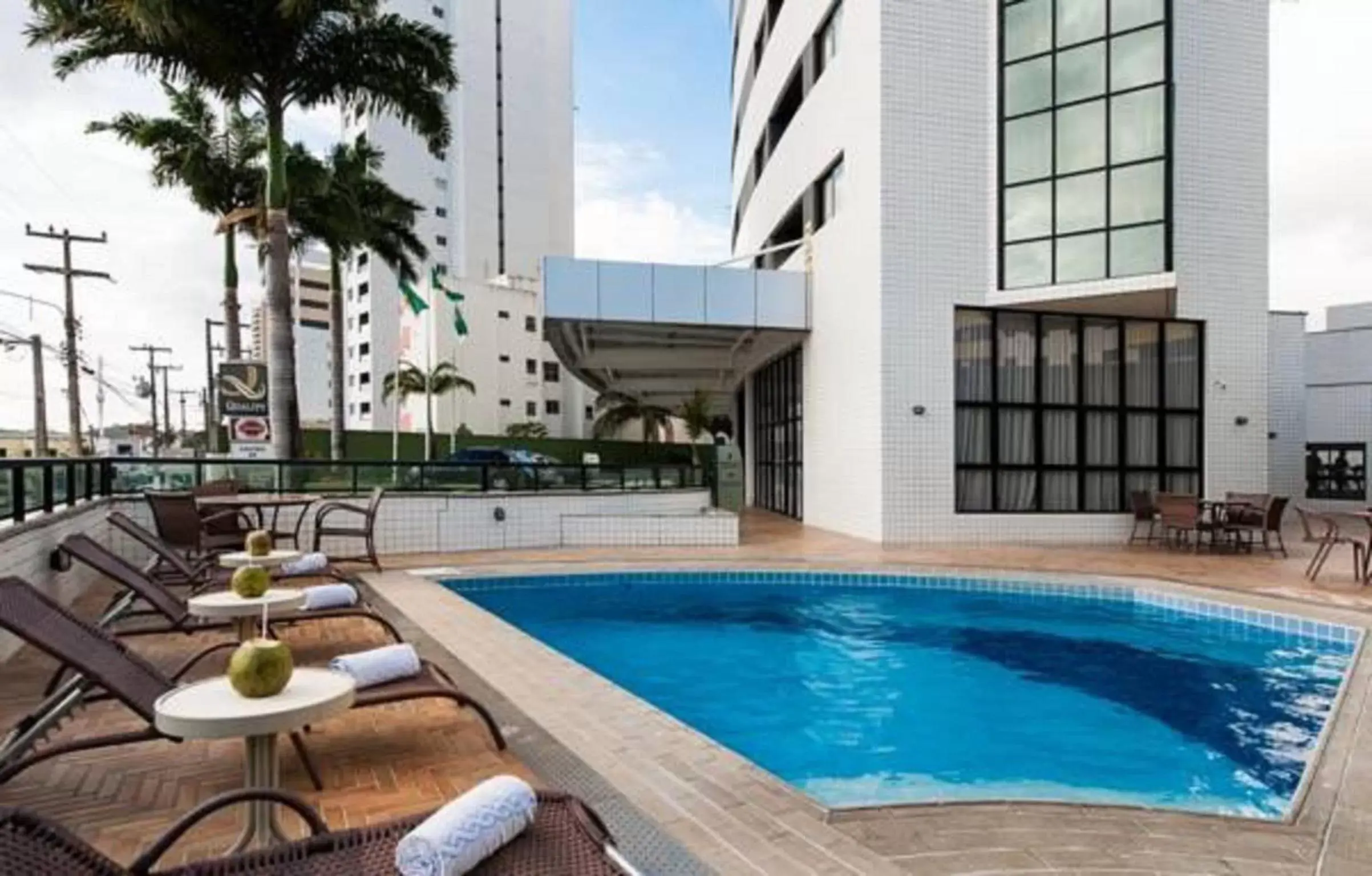 Swimming pool in Quality Suites Natal