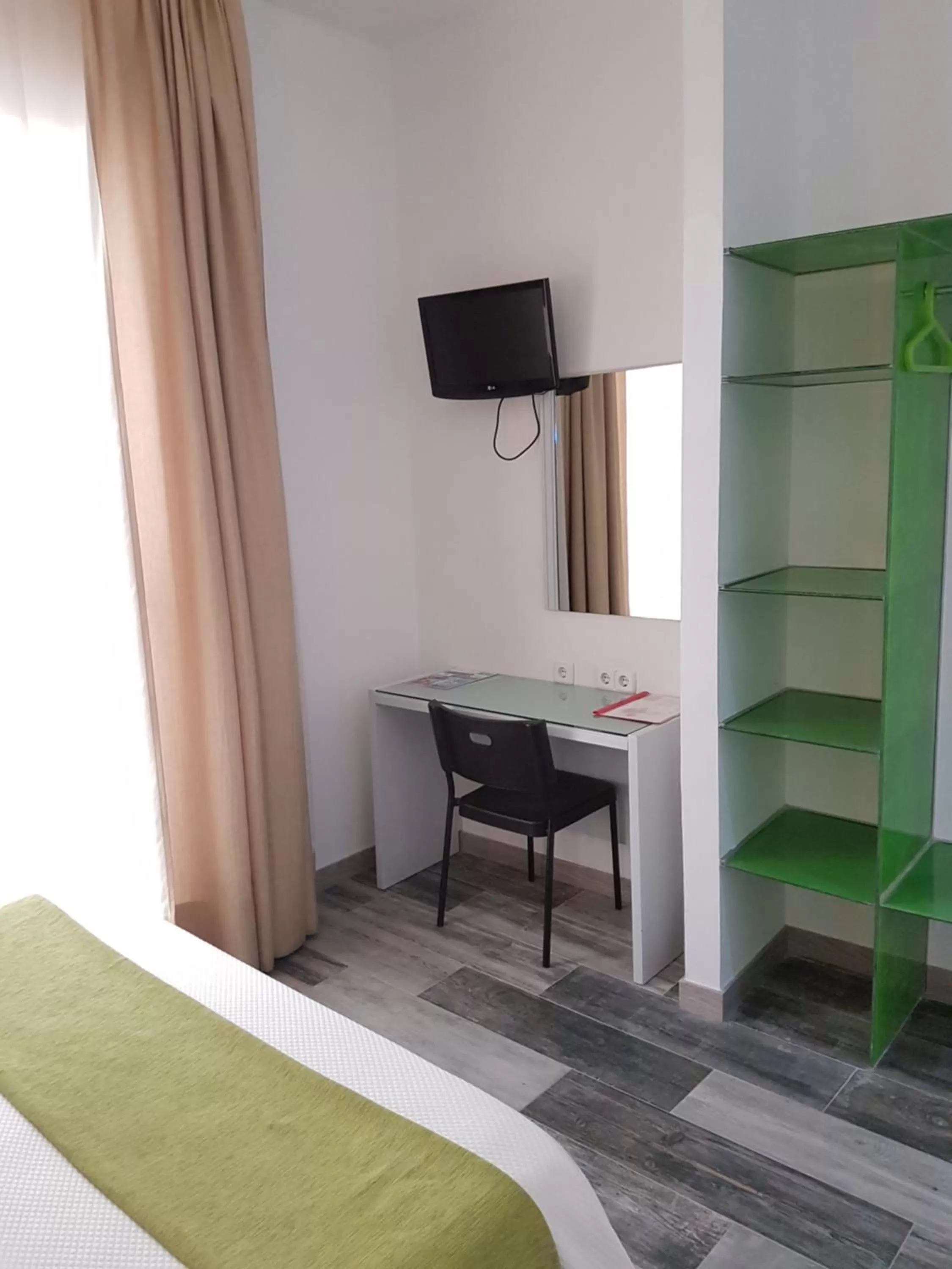 Seating area, Bed in Hotel y Apartamentos Doña Lola