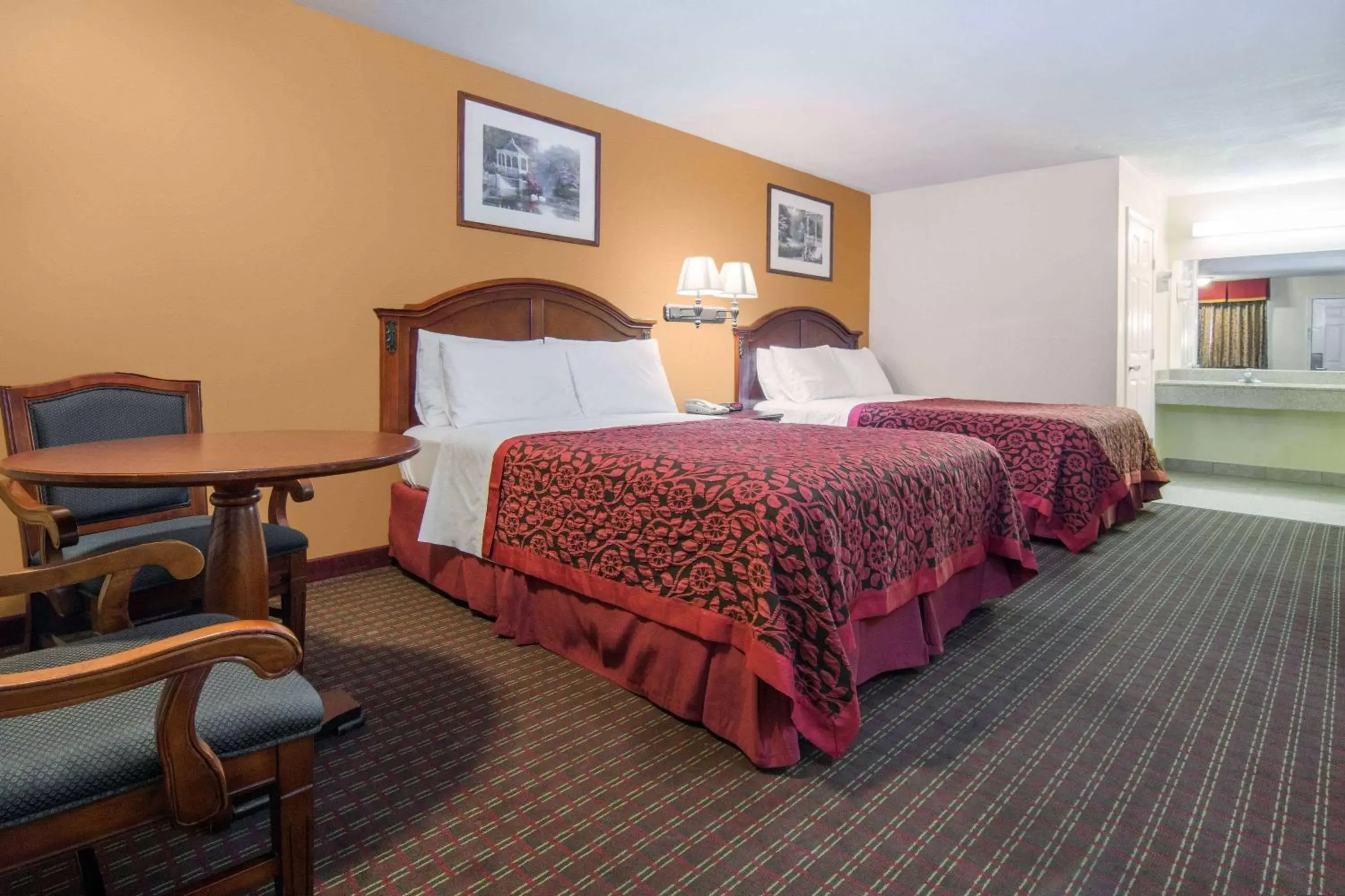 Photo of the whole room, Bed in Days Inn by Wyndham Temple