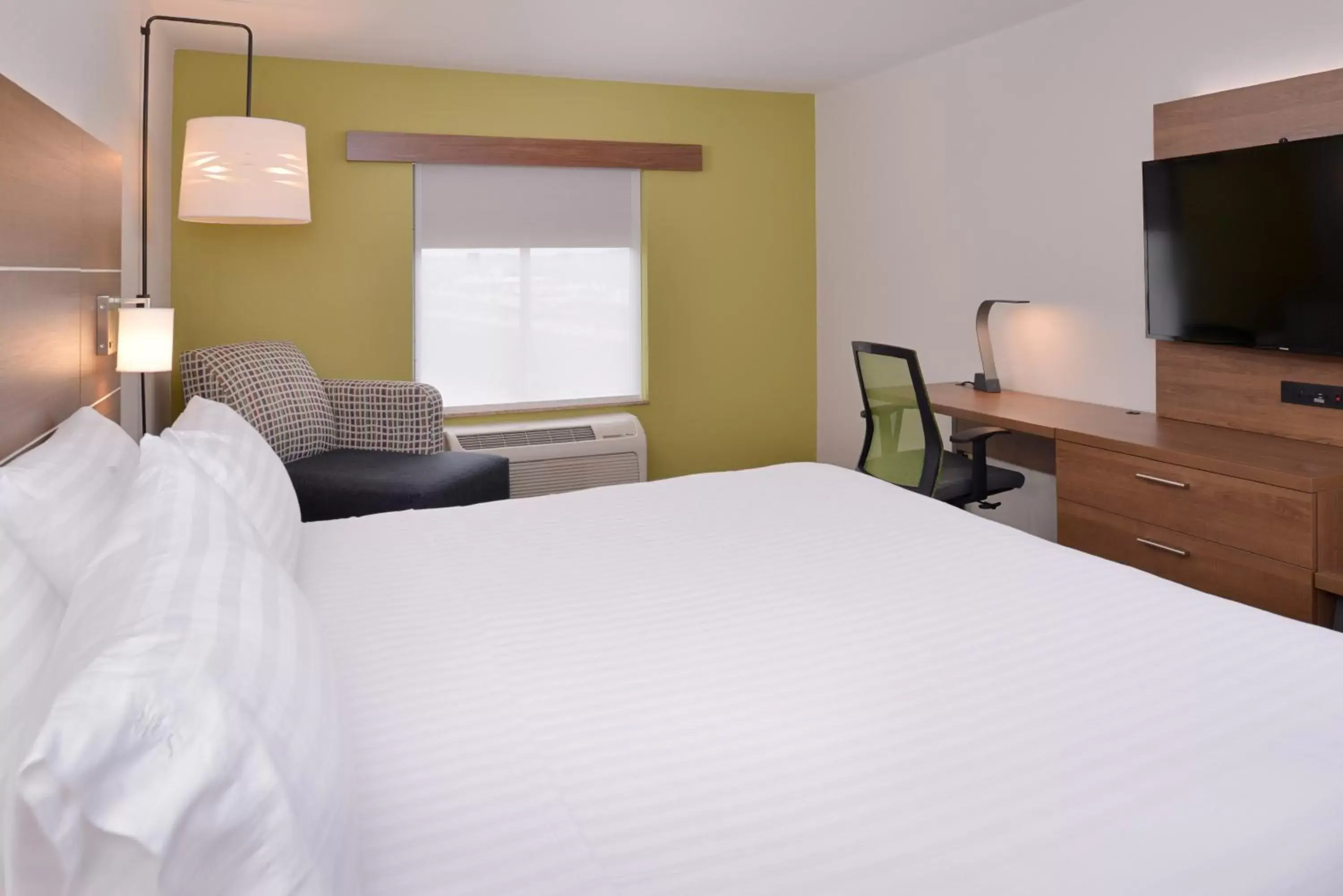 Photo of the whole room, Bed in Holiday Inn Express Mineral Wells, an IHG Hotel