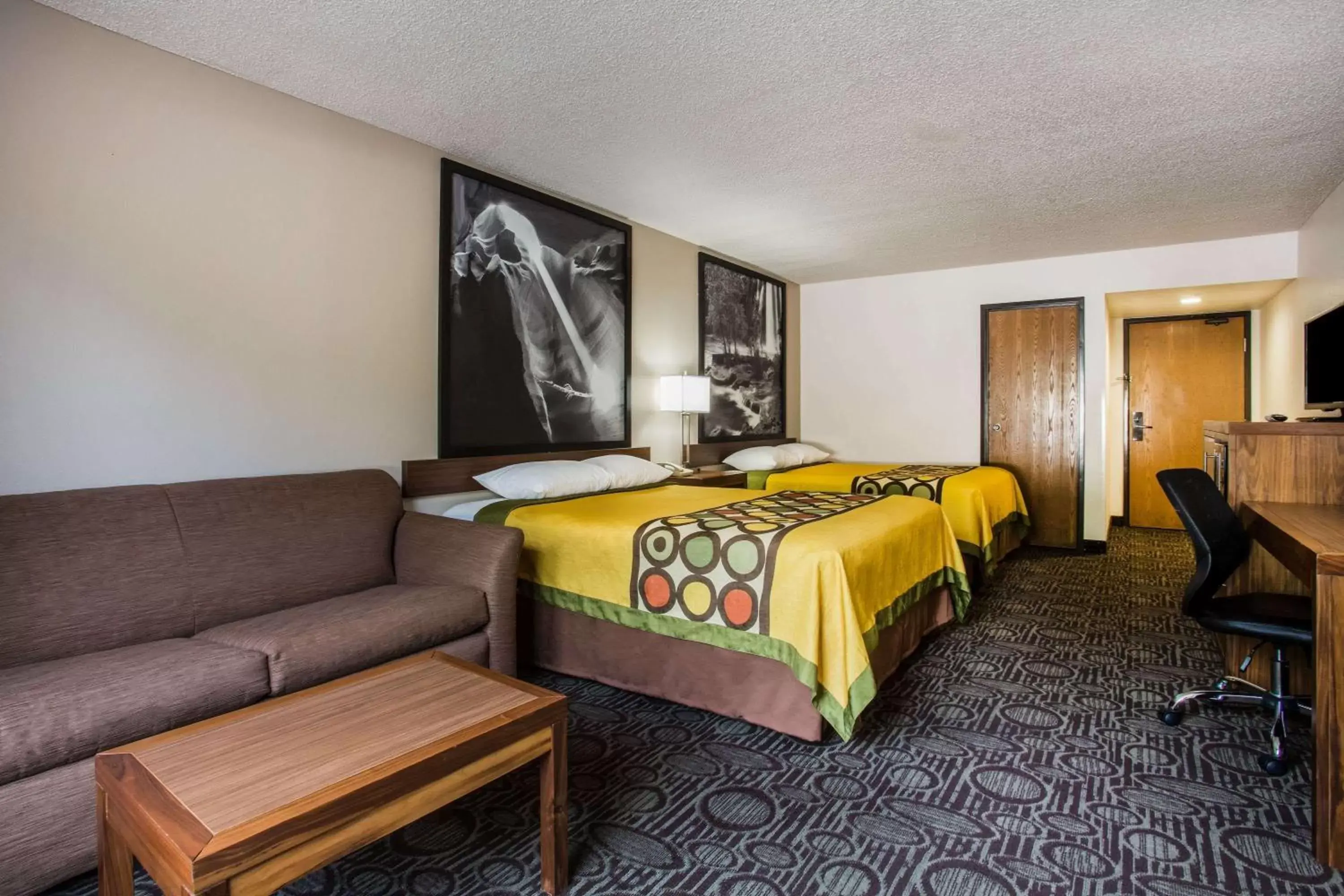 Photo of the whole room in Super 8 by Wyndham Flagstaff