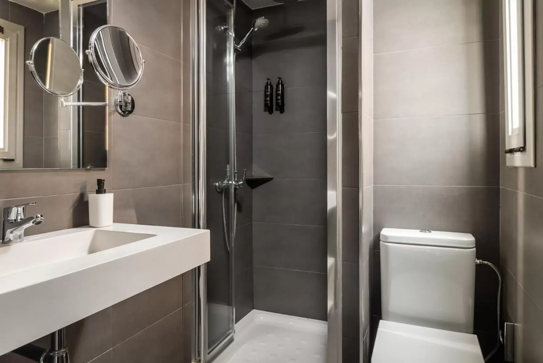 Shower, Bathroom in BYPILLOW Mothern