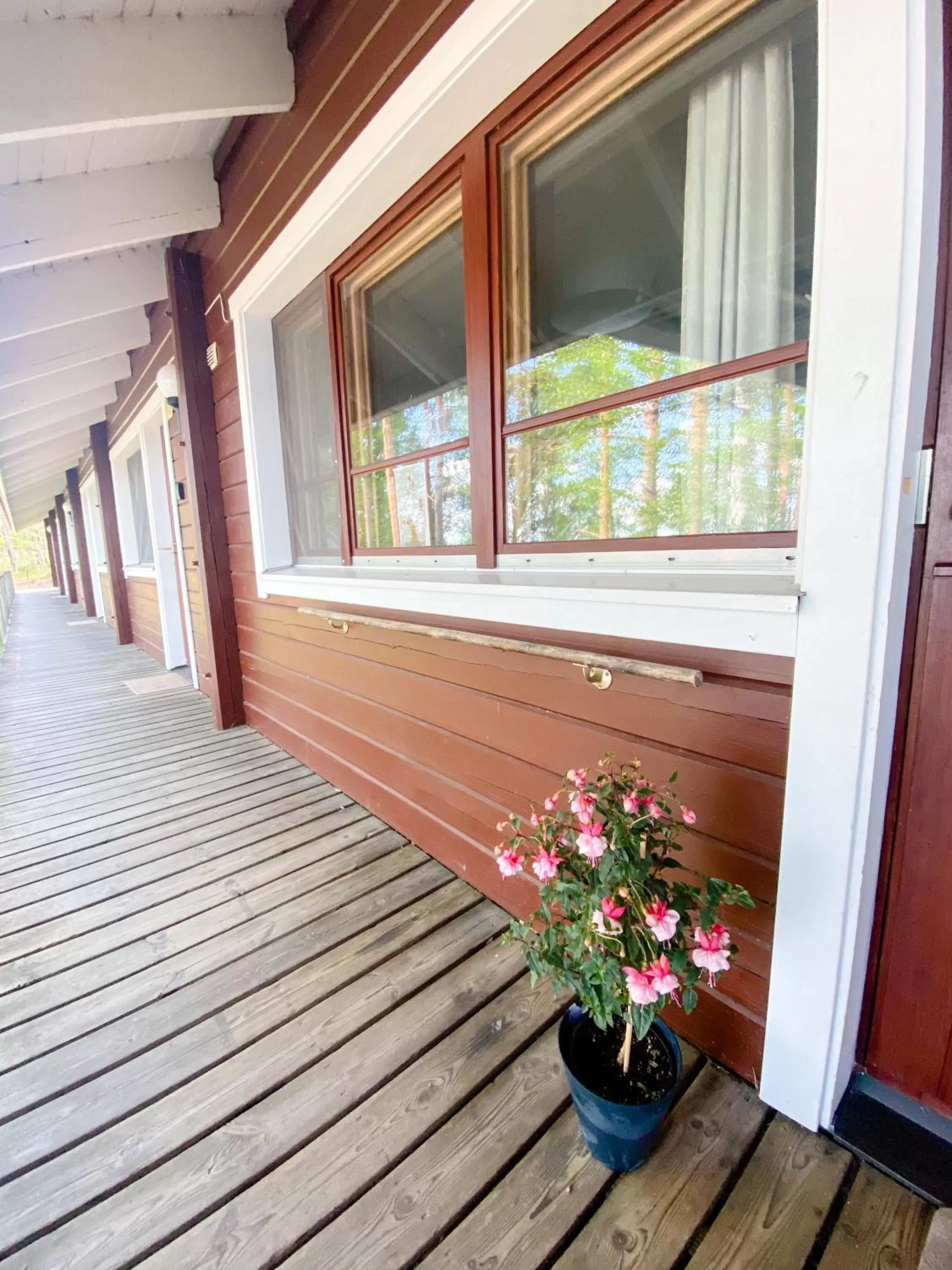 Twin Room with Lake View in Hotelli Hirsiranta