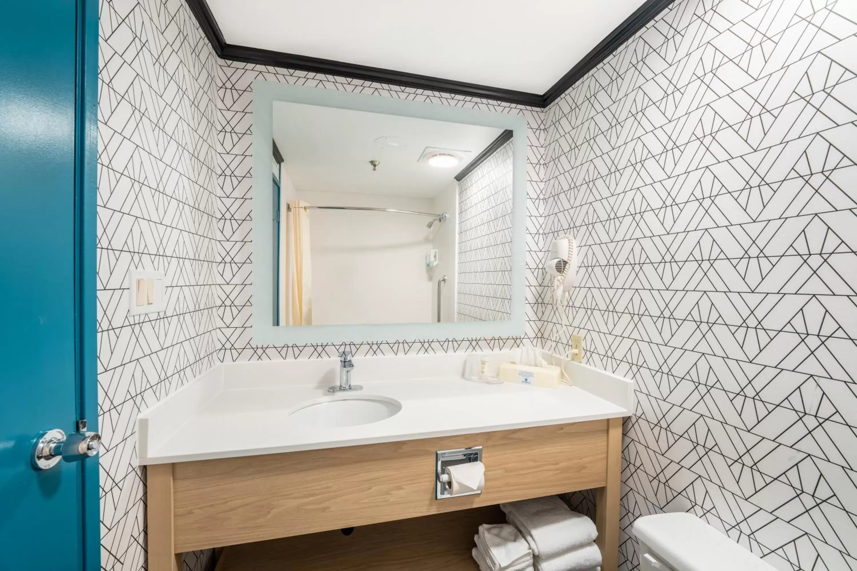 Bathroom in Sternwheeler Hotel and Conference Centre