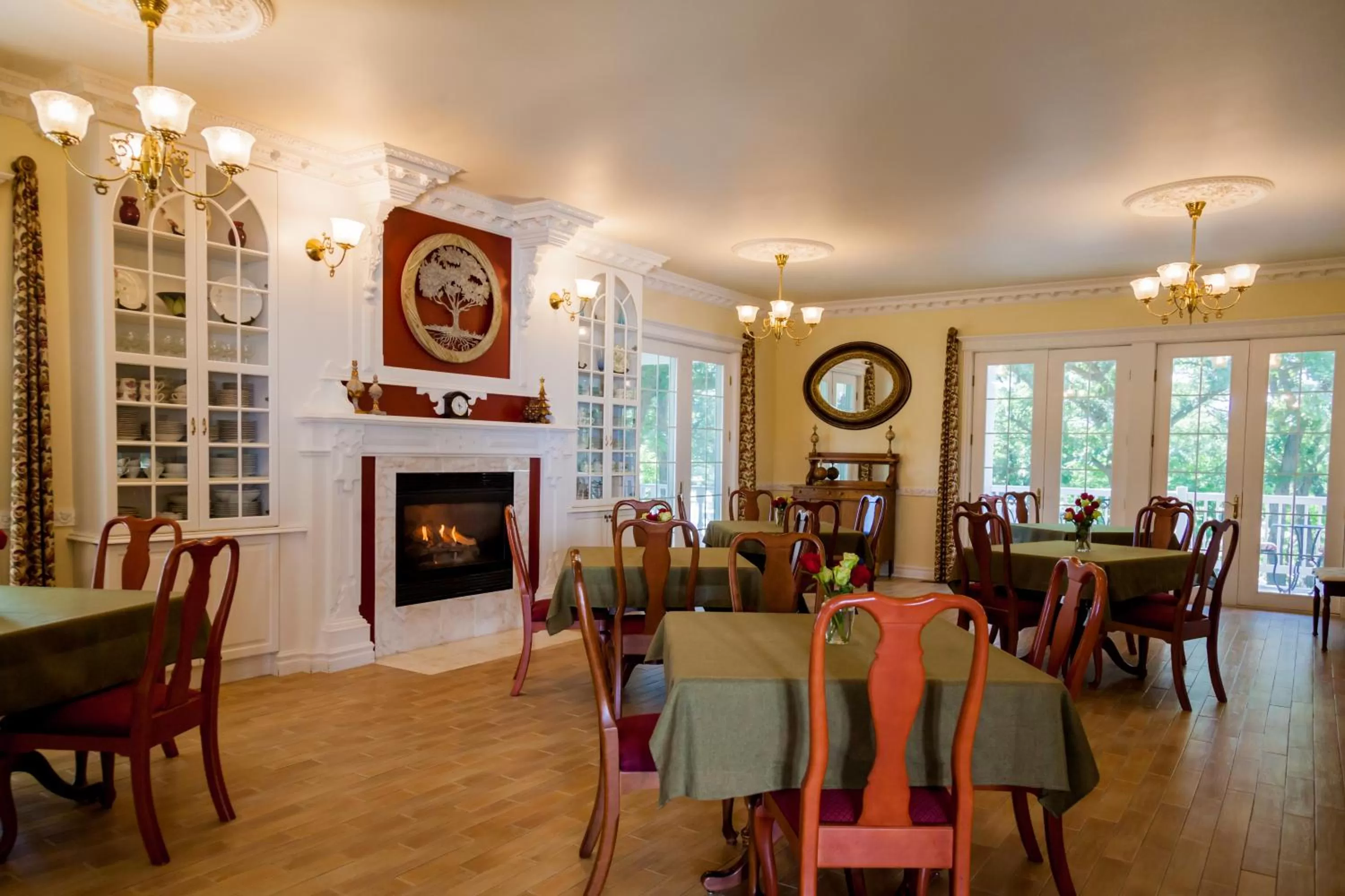 Photo of the whole room, Restaurant/Places to Eat in The Oakwood Inn