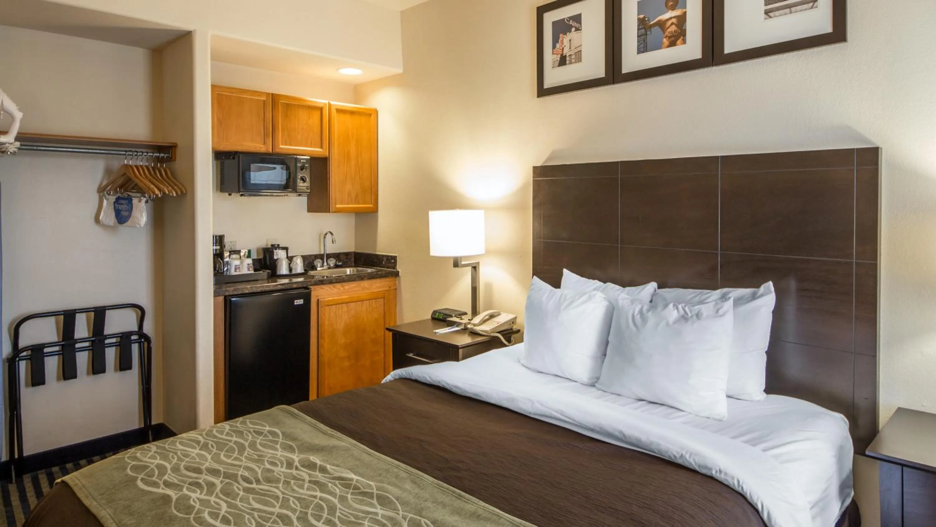 Deluxe King Room in Quality Inn Tulsa-Downtown West