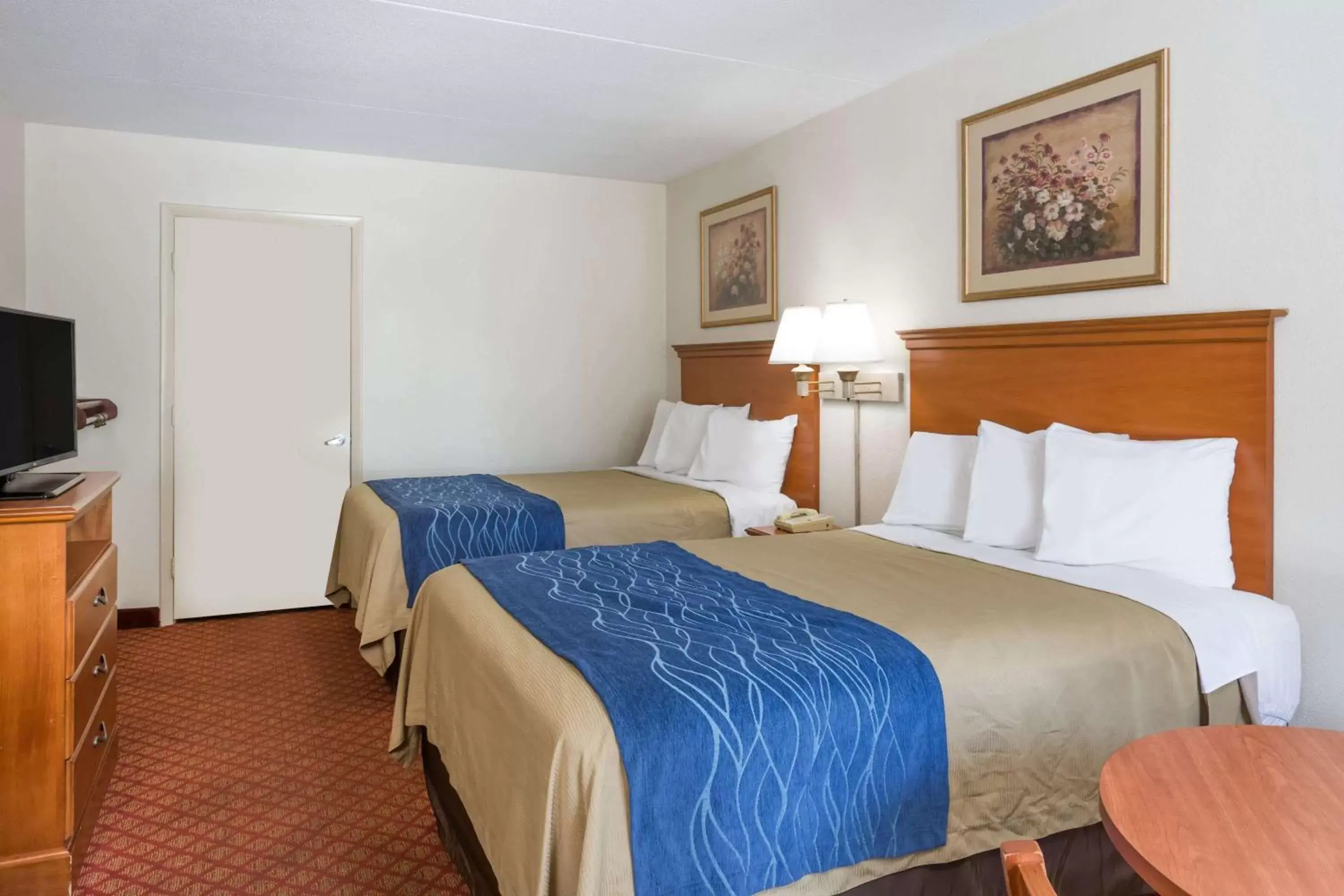 Double Room with Two Double Beds - Mobility Access/Non-Smoking in Days Inn by Wyndham Winston Salem North Double Room with Two Double Beds - Mobility Access/Non-Smoking in Days Inn by Wyndham Winston Salem North