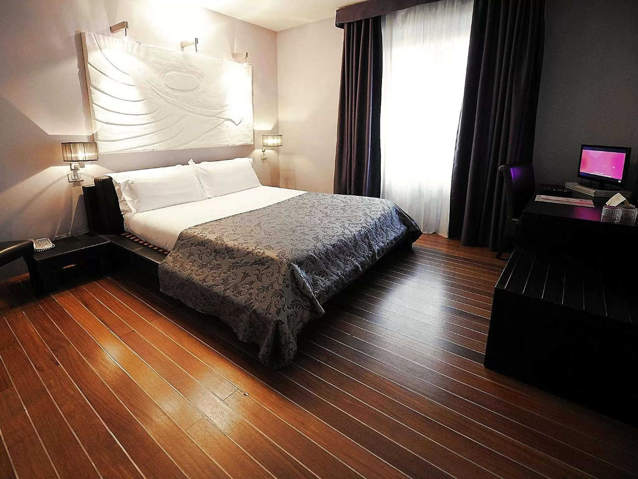 Photo of the whole room, Bed in Borghese Palace Art Hotel