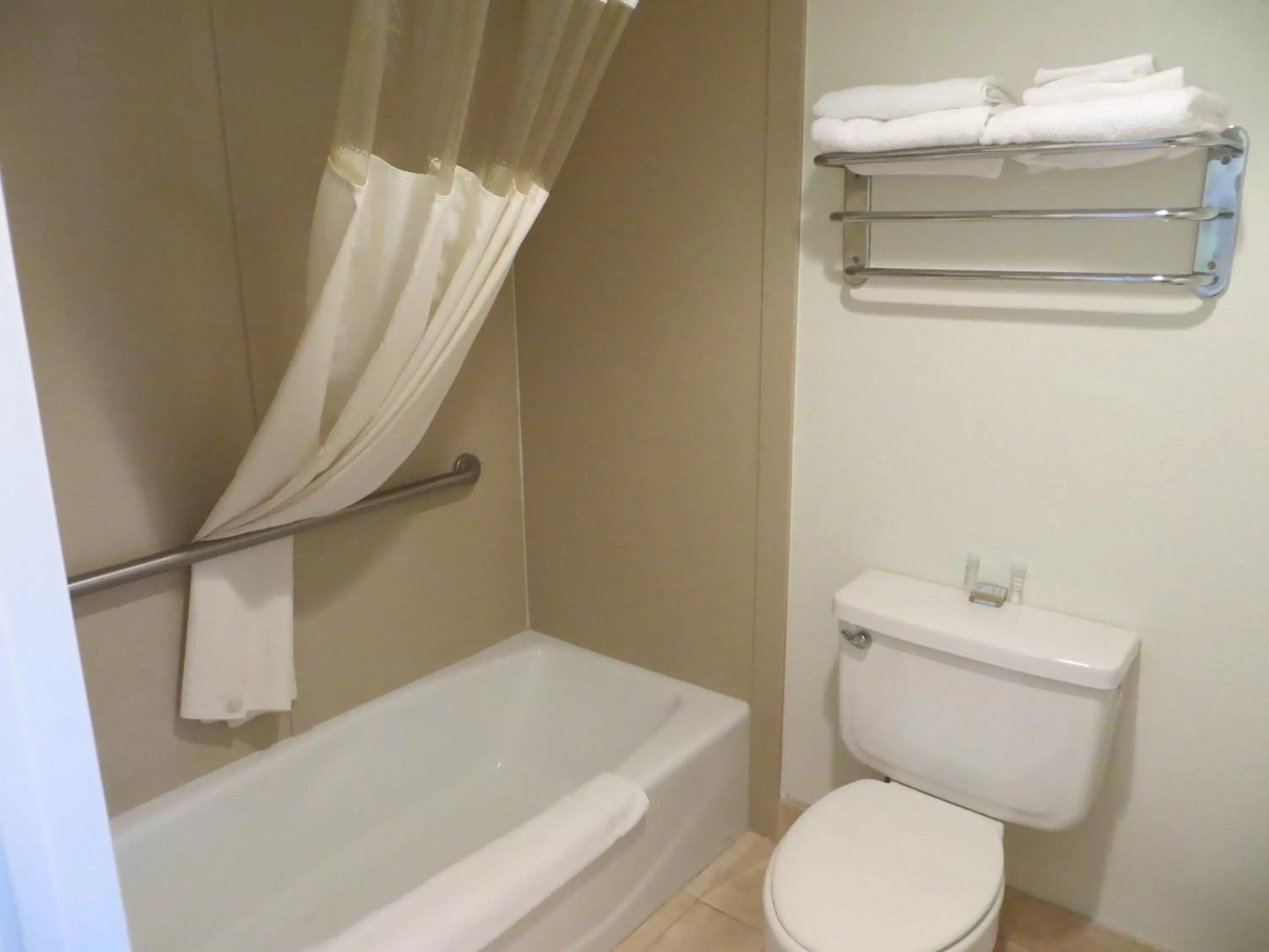 Queen Room with Two Queen Beds - Non-Smoking in Travelodge by Wyndham Banning Casino and Outlet Mall Queen Room with Two Queen Beds - Non-Smoking in Travelodge by Wyndham Banning Casino and Outlet Mall