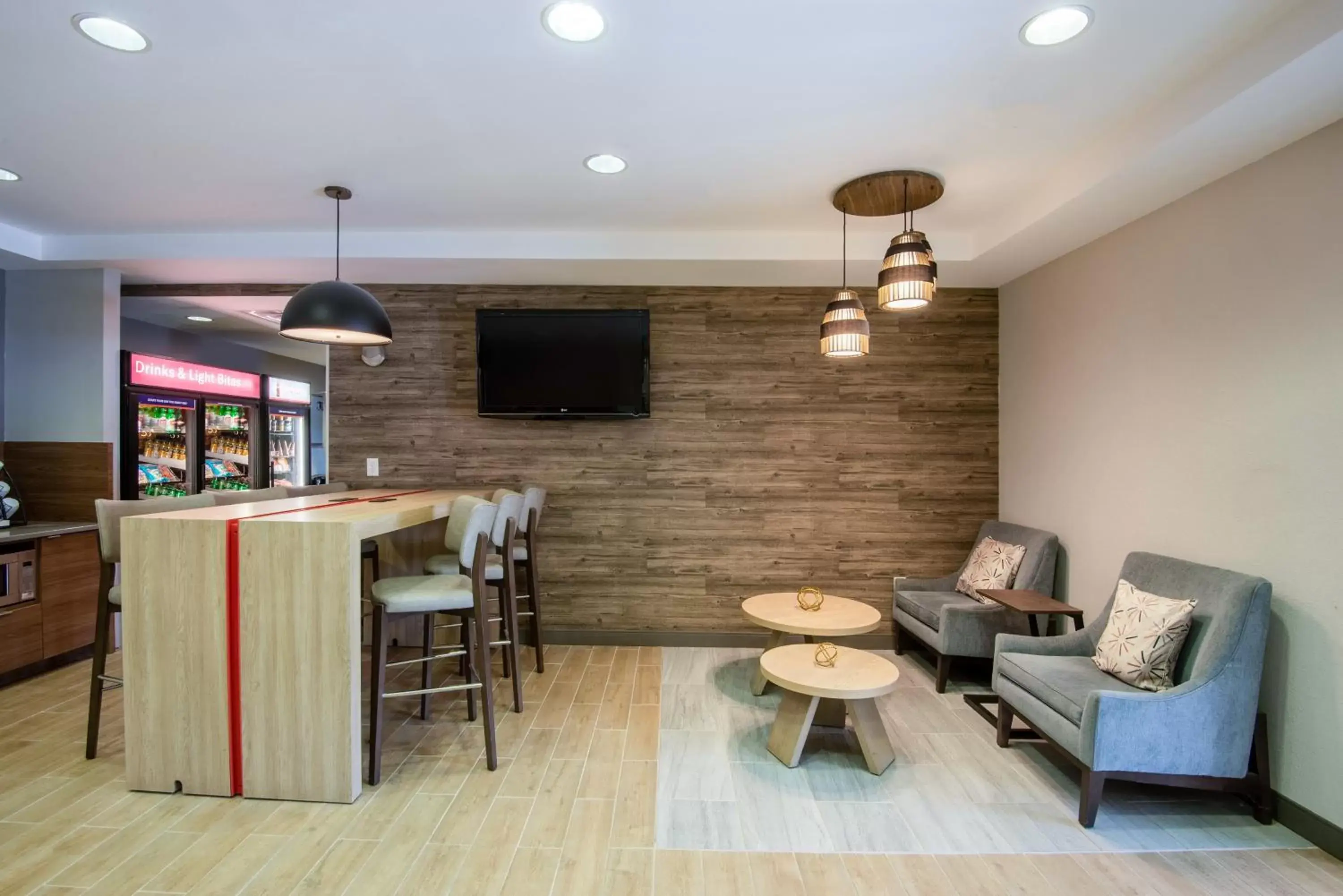 Lobby or reception, TV/Entertainment Center in Candlewood Suites Manassas, an IHG Hotel