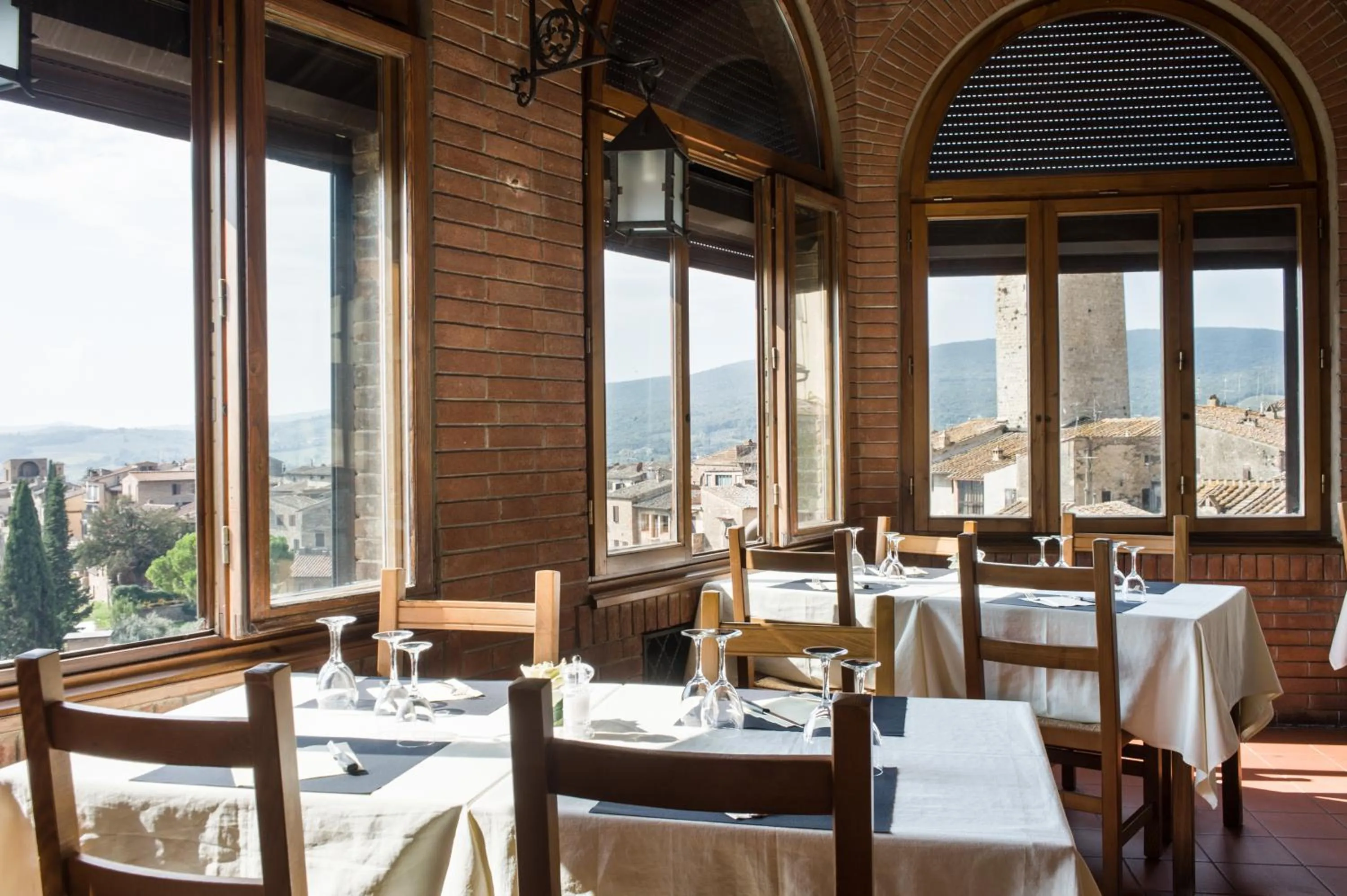 Restaurant/places to eat in Hotel La Cisterna