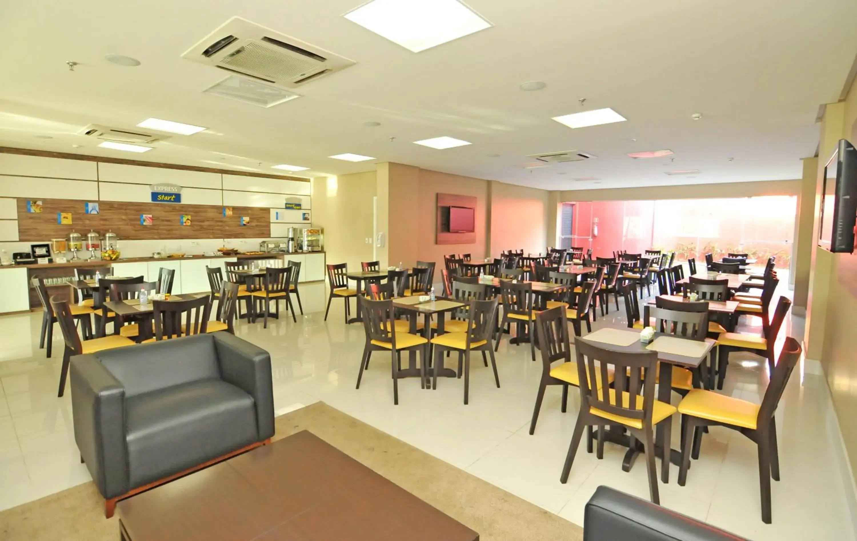 Breakfast, Restaurant/Places to Eat in Holiday Inn Express Belem Ananindeua, an IHG Hotel