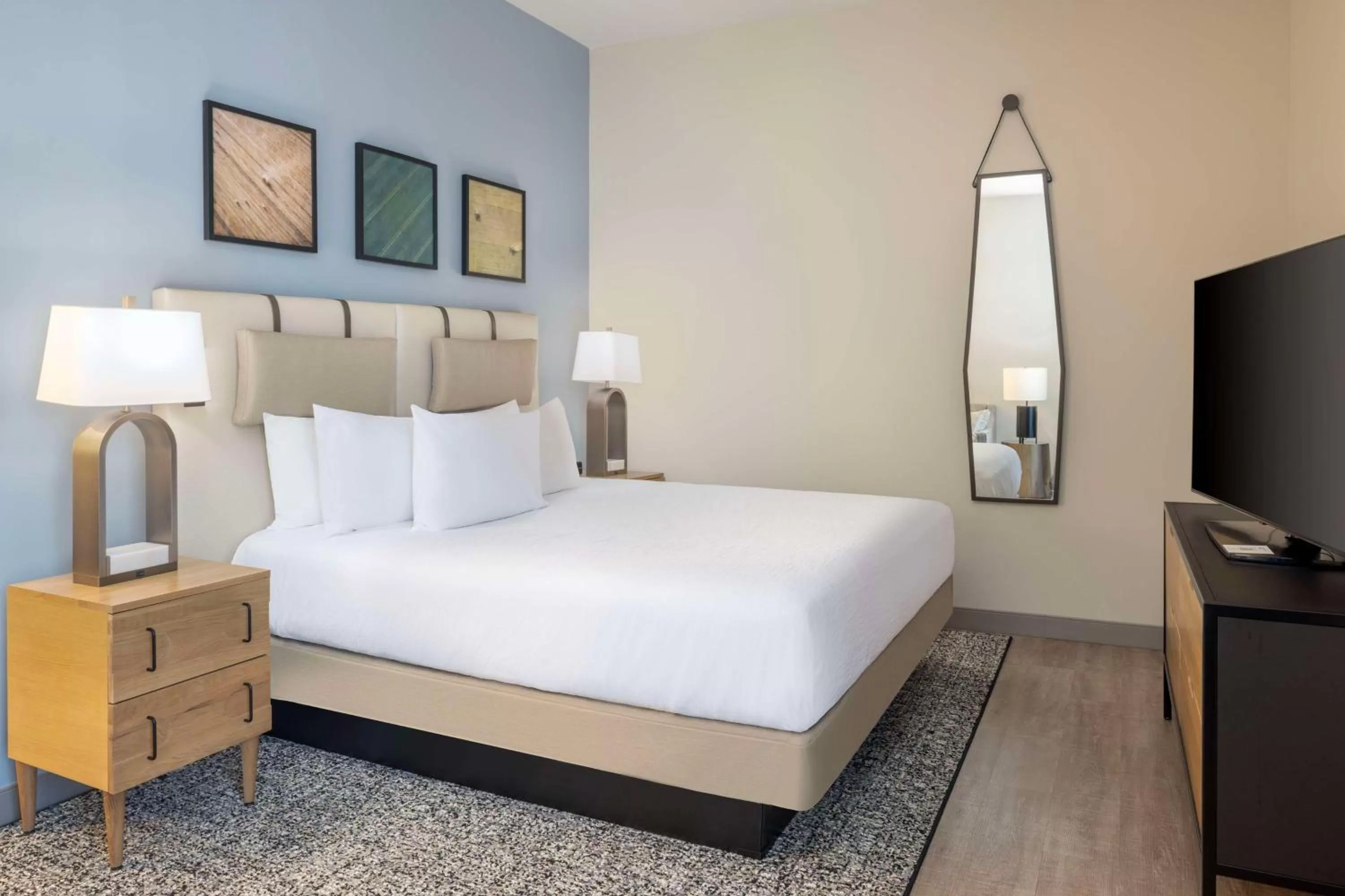 Bed in Embassy Suites By Hilton Bowling Green