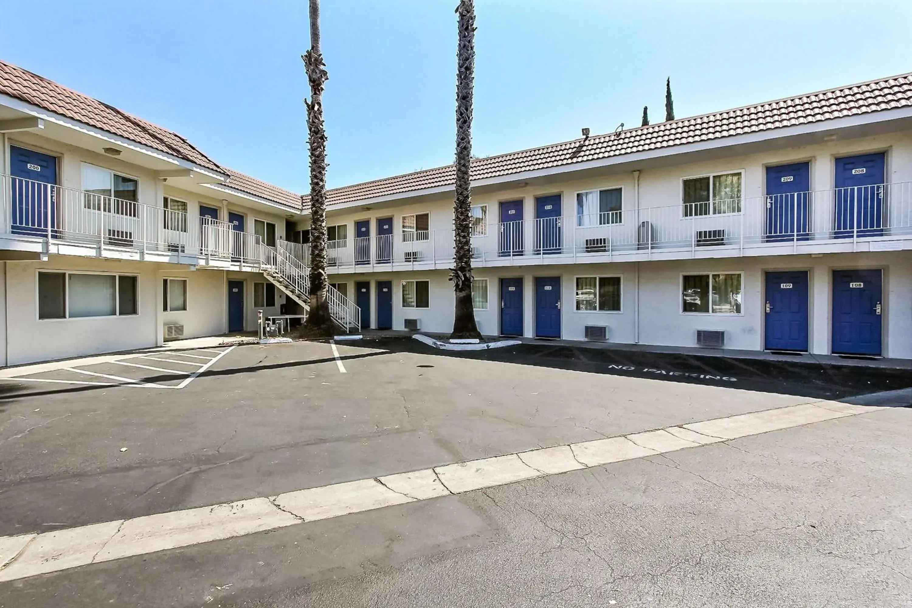 Facade/entrance, Property Building in Motel 6-Campbell, CA - San Jose