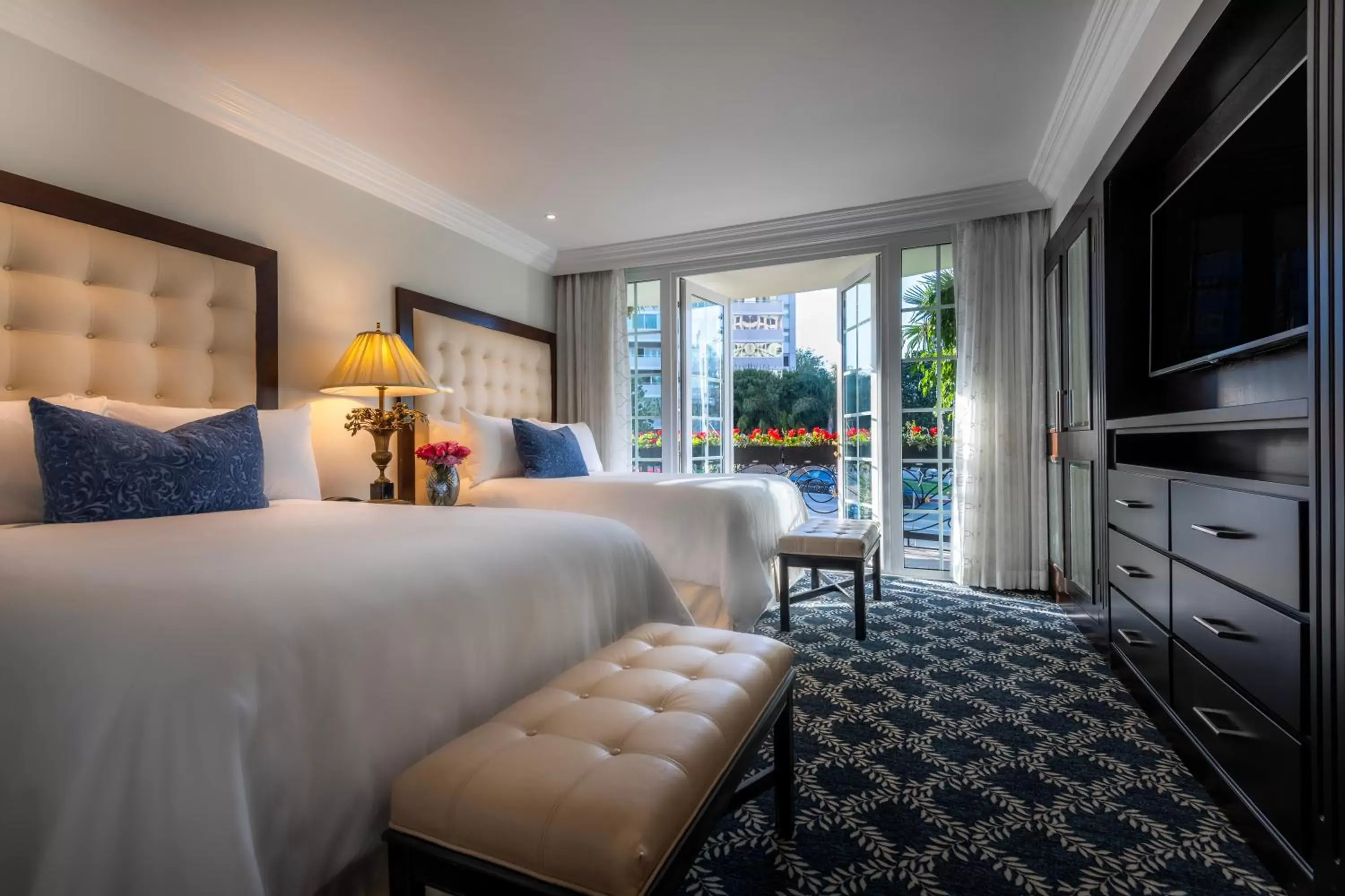 Bedroom, Bed in Beverly Hills Plaza Hotel & Spa