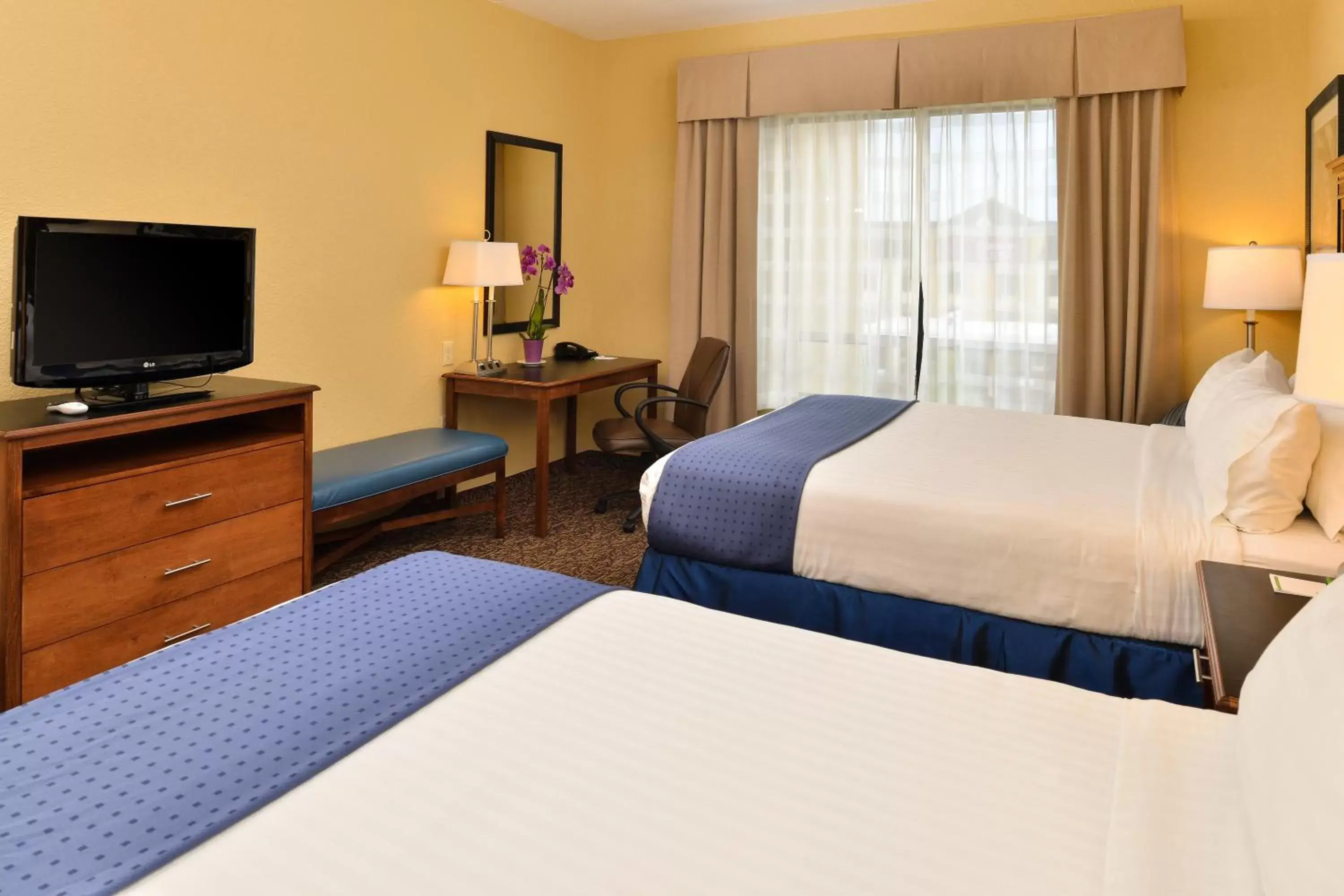 Photo of the whole room, Bed in Holiday Inn Montgomery South Airport, an IHG Hotel