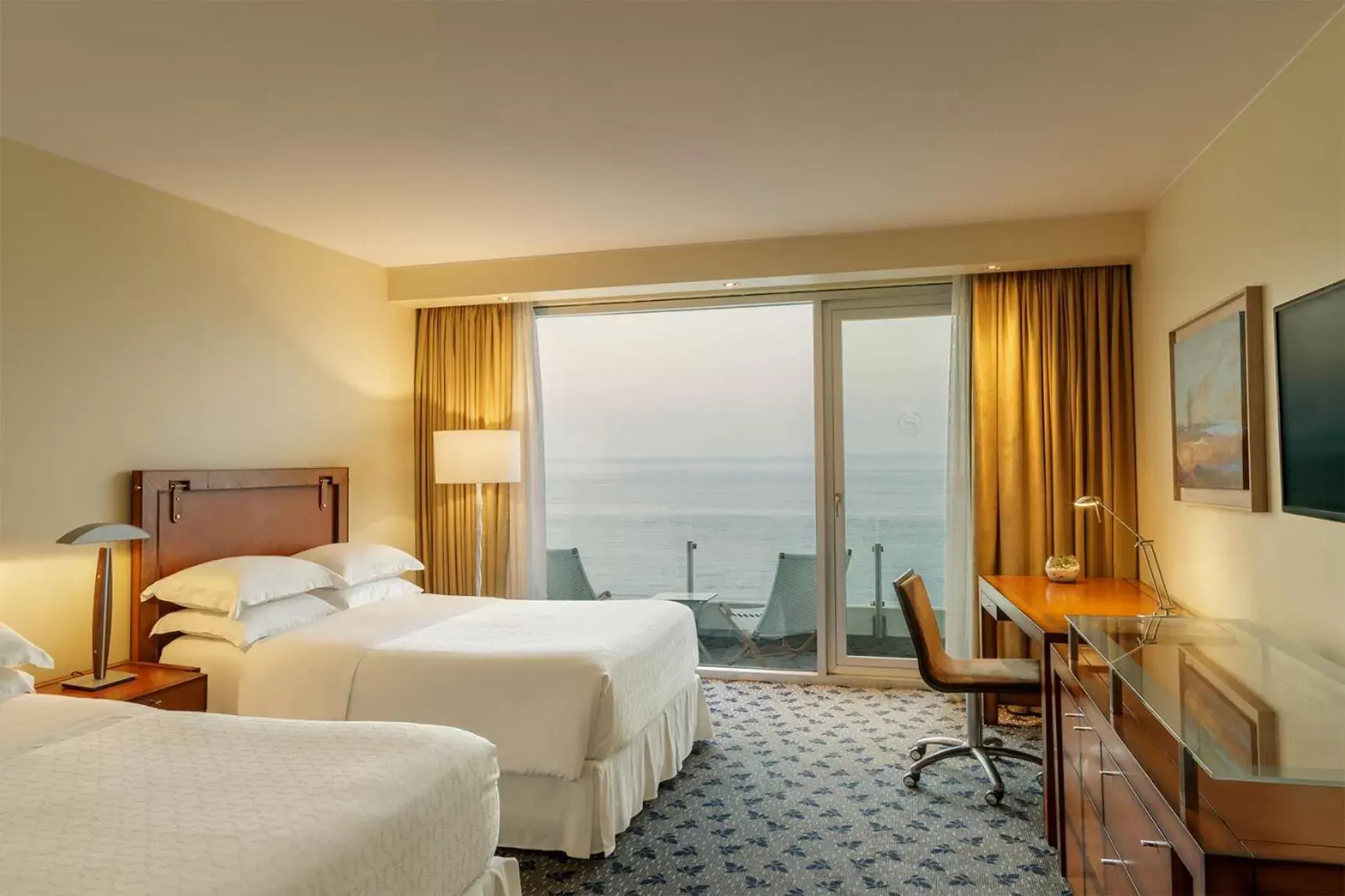 Bedroom in Sheraton Miramar Hotel & Convention Center