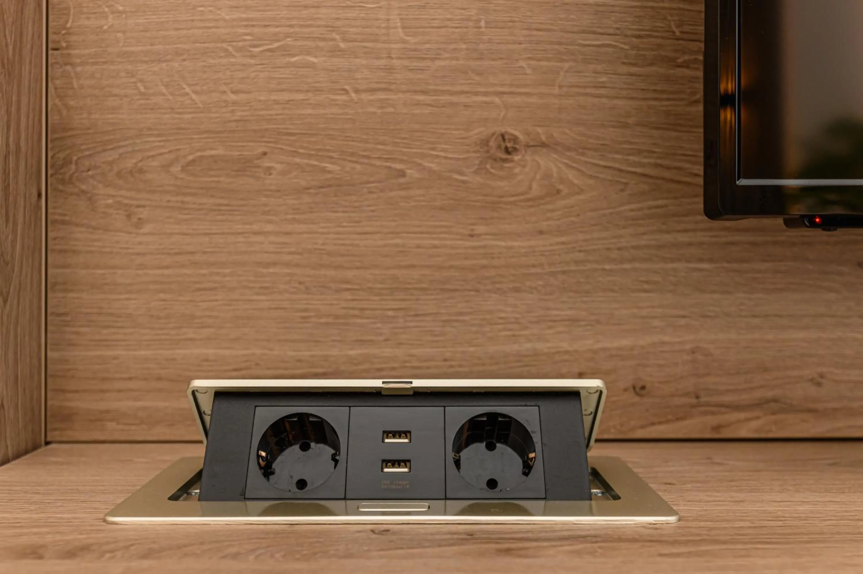 TV and multimedia in Unique Boutique