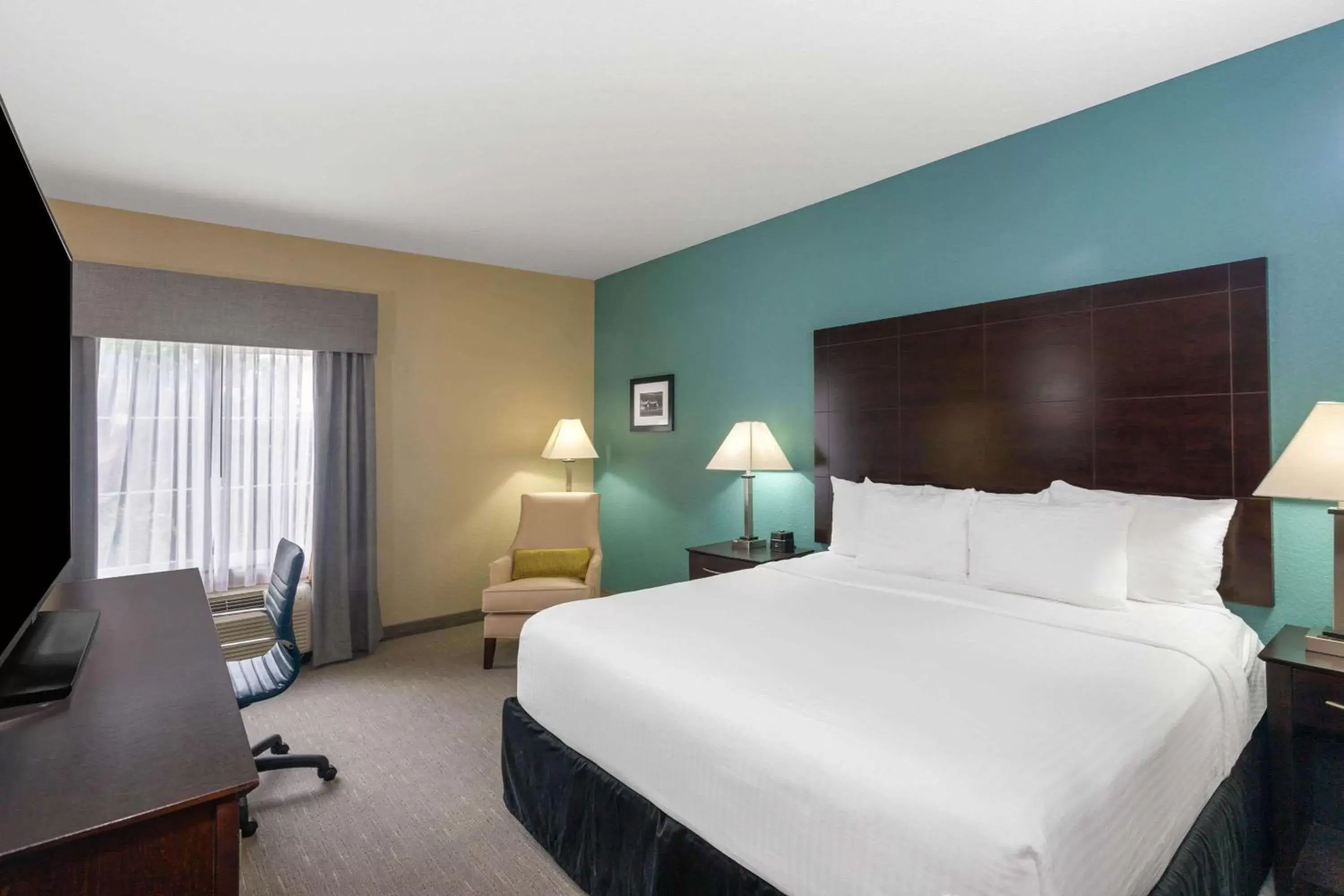 King Room with Mobility/Hearing Impaired Access - Non-Smoking in La Quinta by Wyndham Sebring