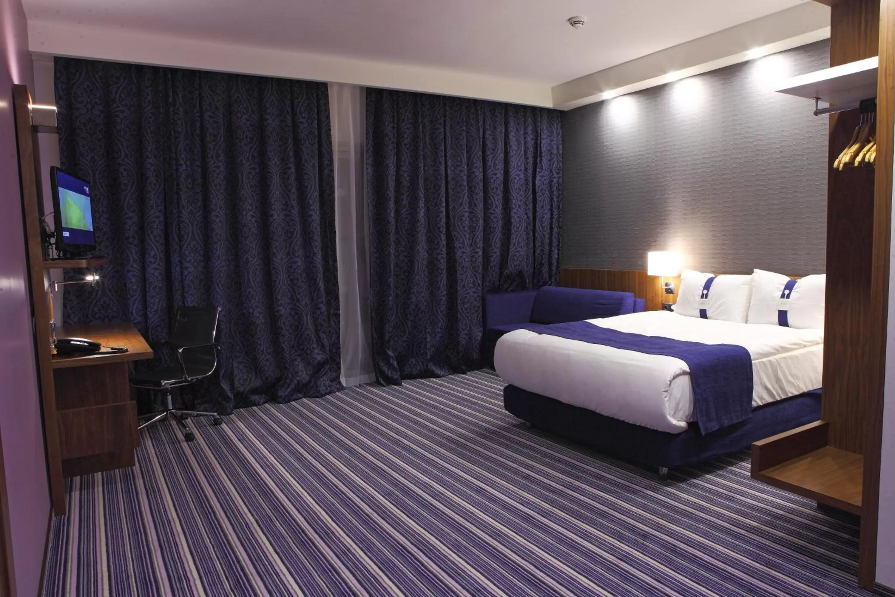 Photo of the whole room, Bed in Holiday Inn Express Manisa-West, an IHG Hotel