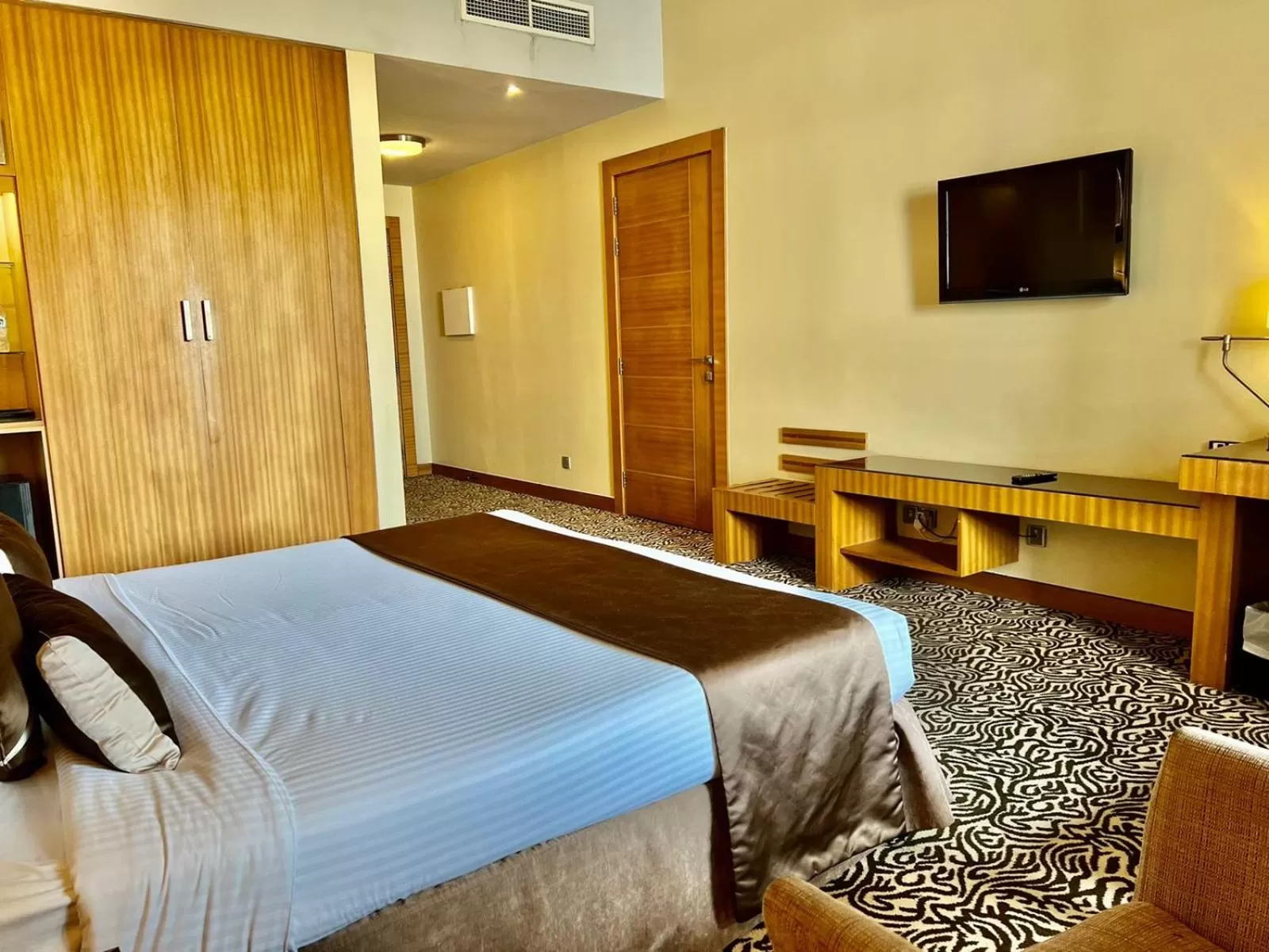 Bedroom, Bed in Copthorne Hotel Sharjah