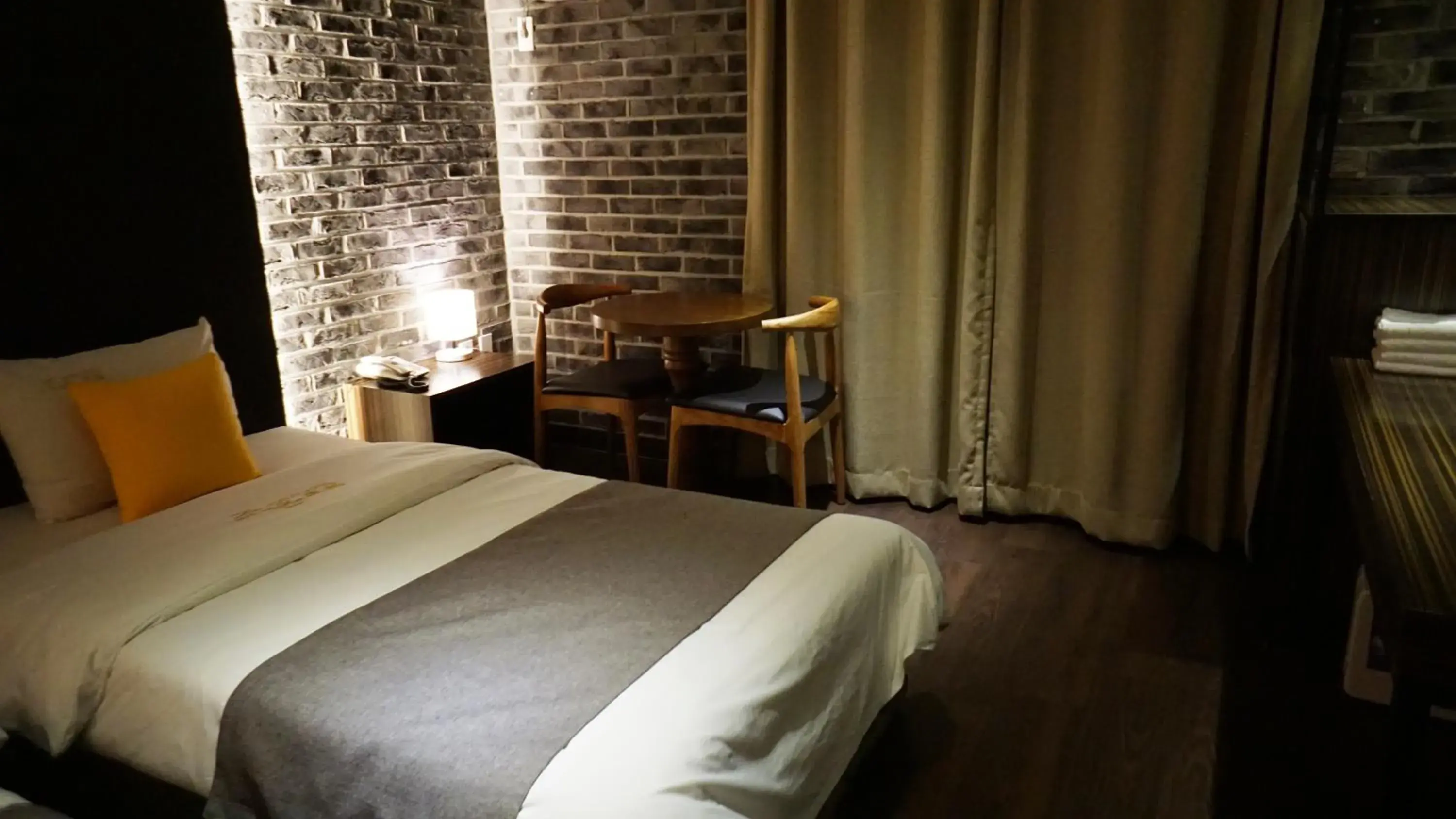 Photo of the whole room, Bed in Hotel Tong Yeondong Jeju