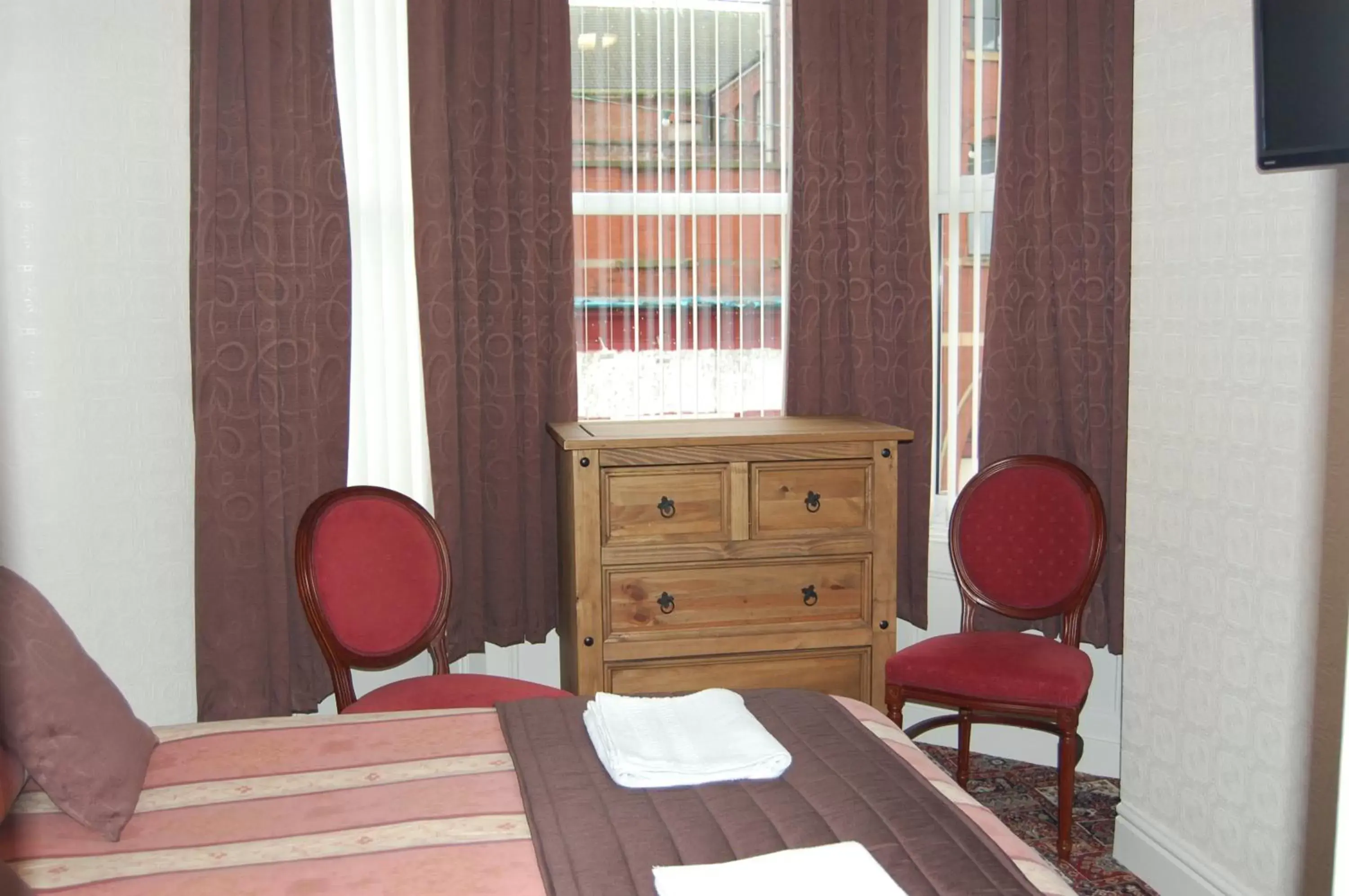 Bedroom, Seating Area in The Trafford Hotel