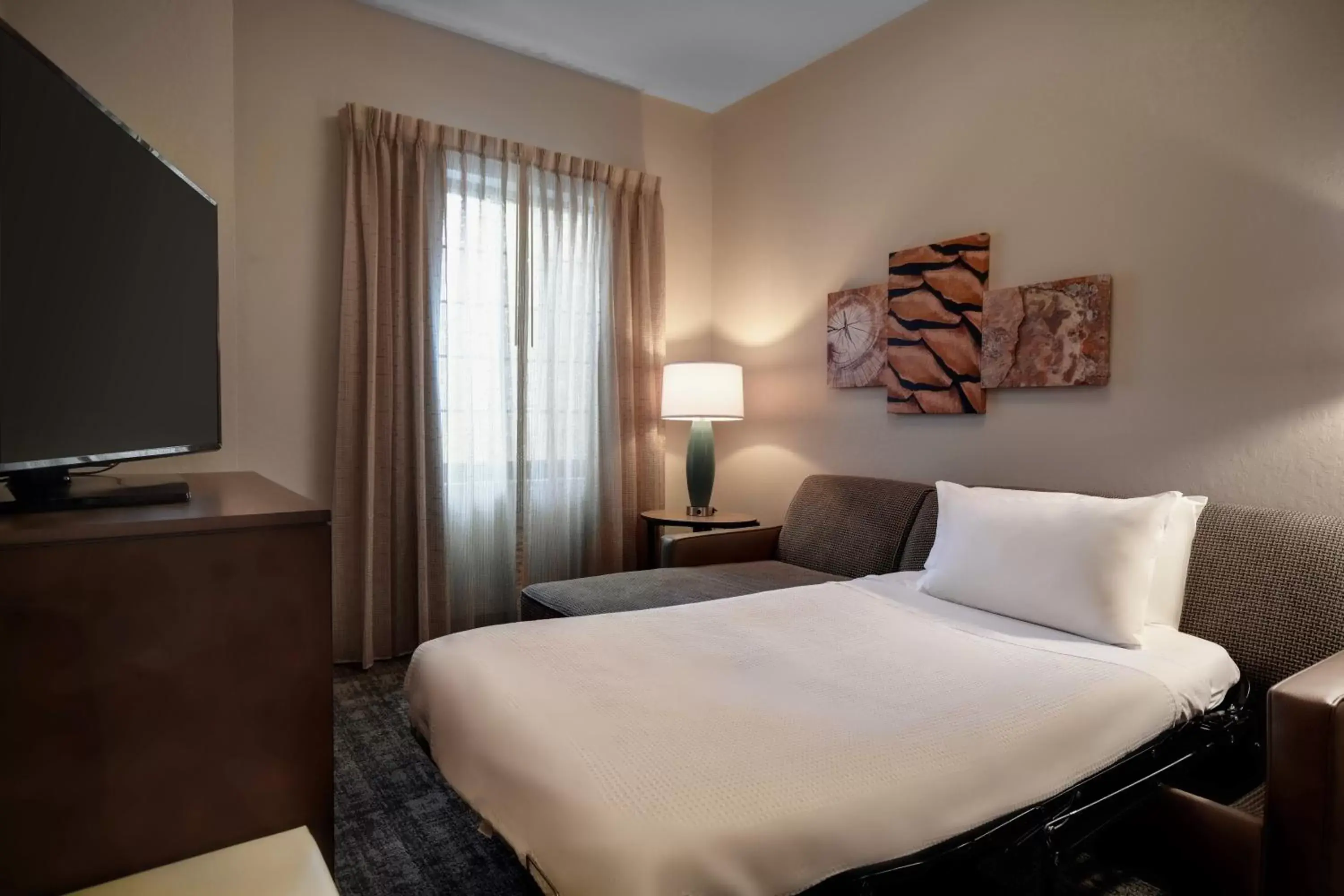 Bedroom, Bed in Staybridge Suites - Holland, an IHG Hotel