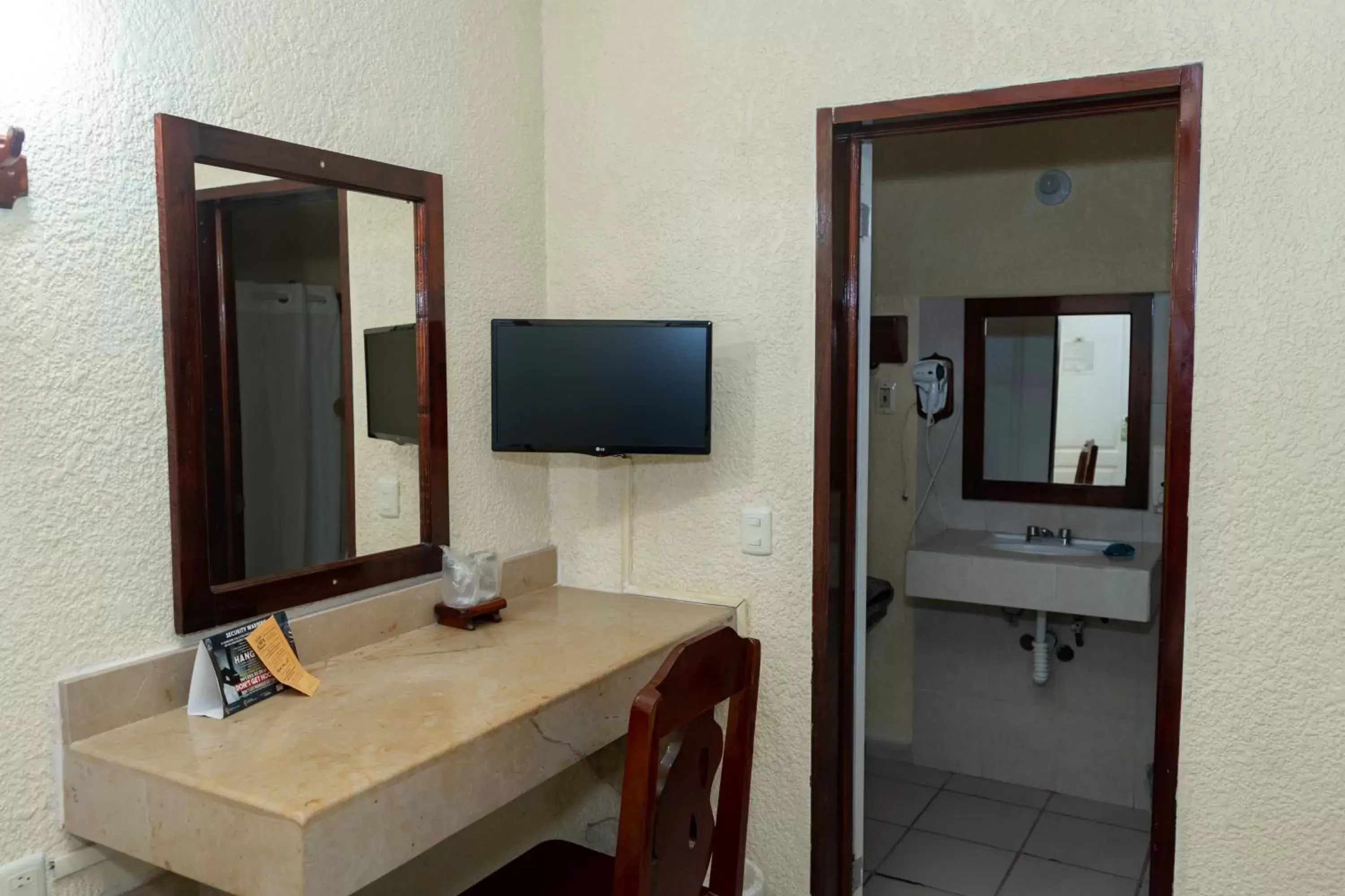 TV/Entertainment Center in Hotel - Museo Xibalba