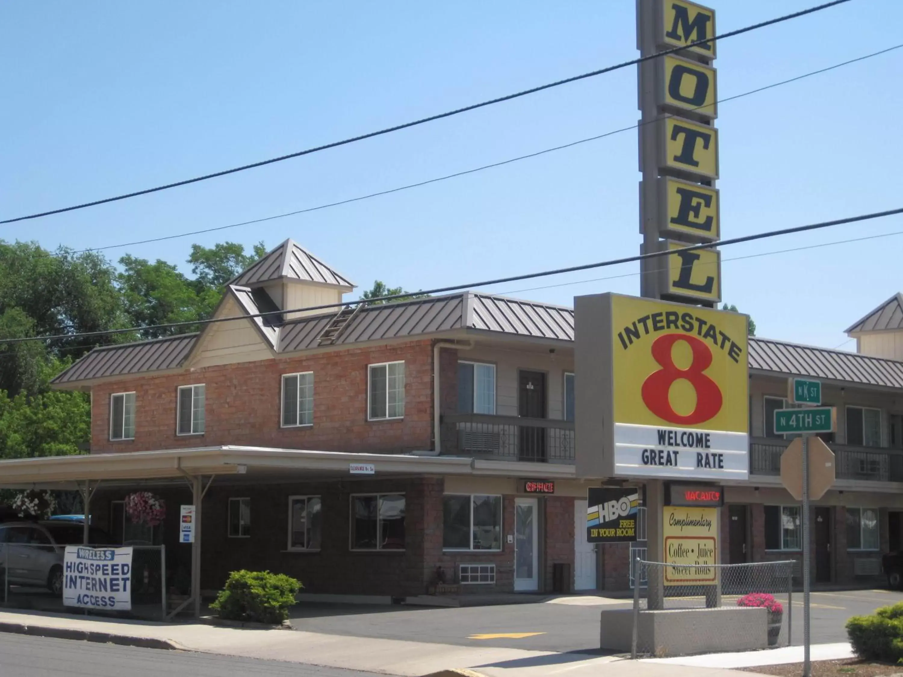 Facade/entrance, Property Building in Interstate 8 Motel