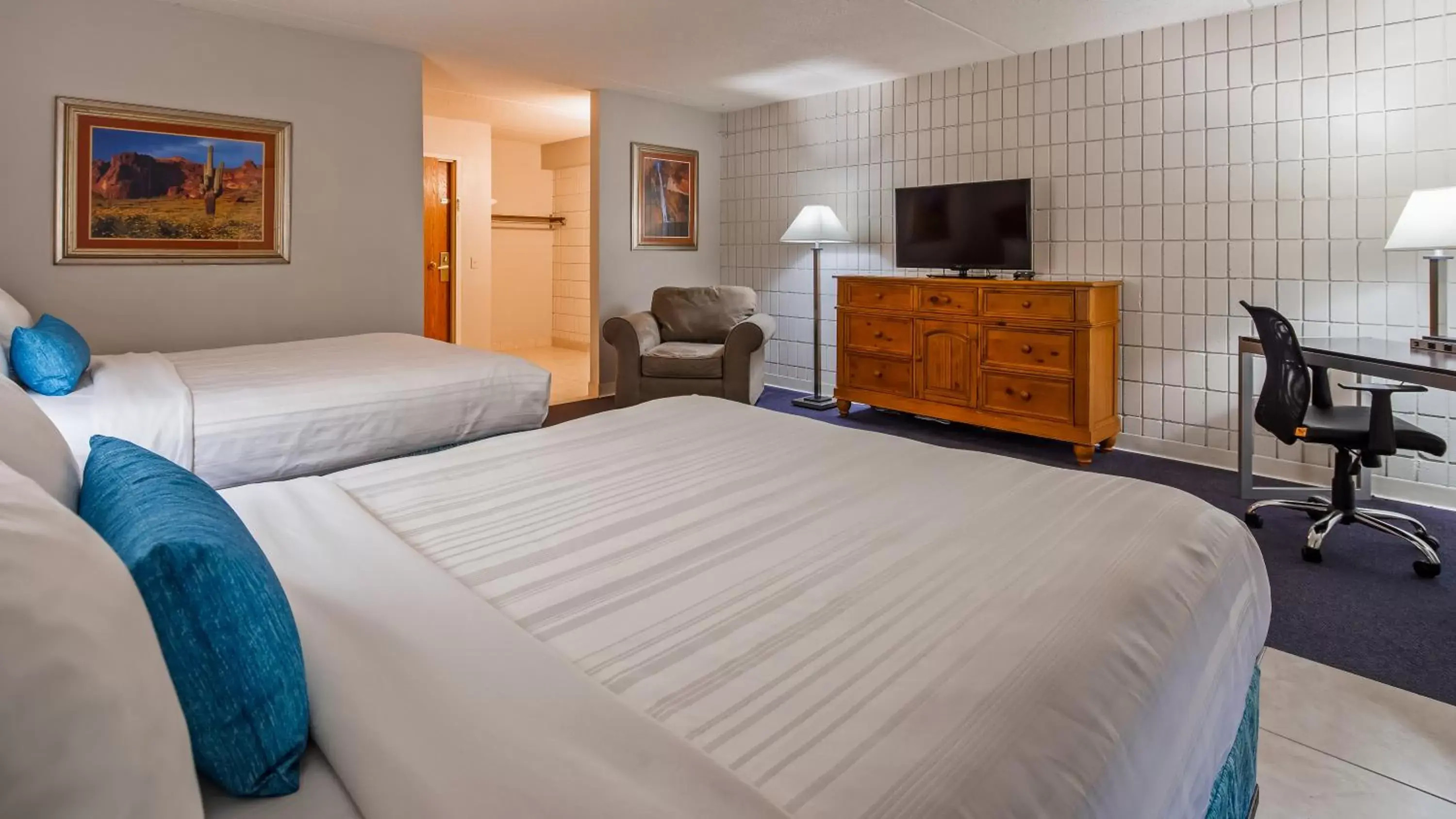 Bedroom, Bed in Baymont Inn and Suites by Wyndham Farmington, MO