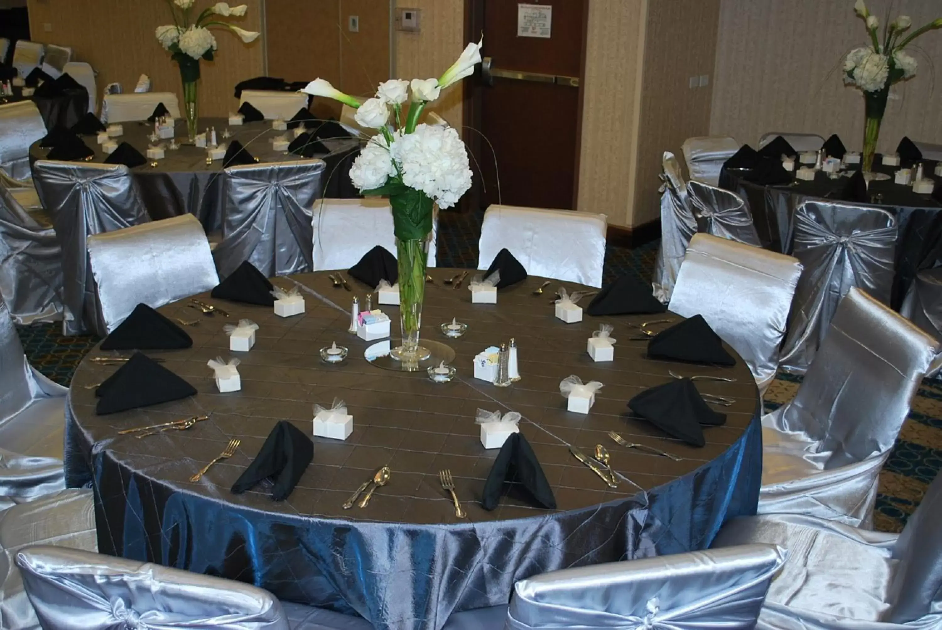 Meeting/conference room, Restaurant/Places to Eat in Holiday Inn Hotel & Suites Northwest San Antonio, an IHG Hotel
