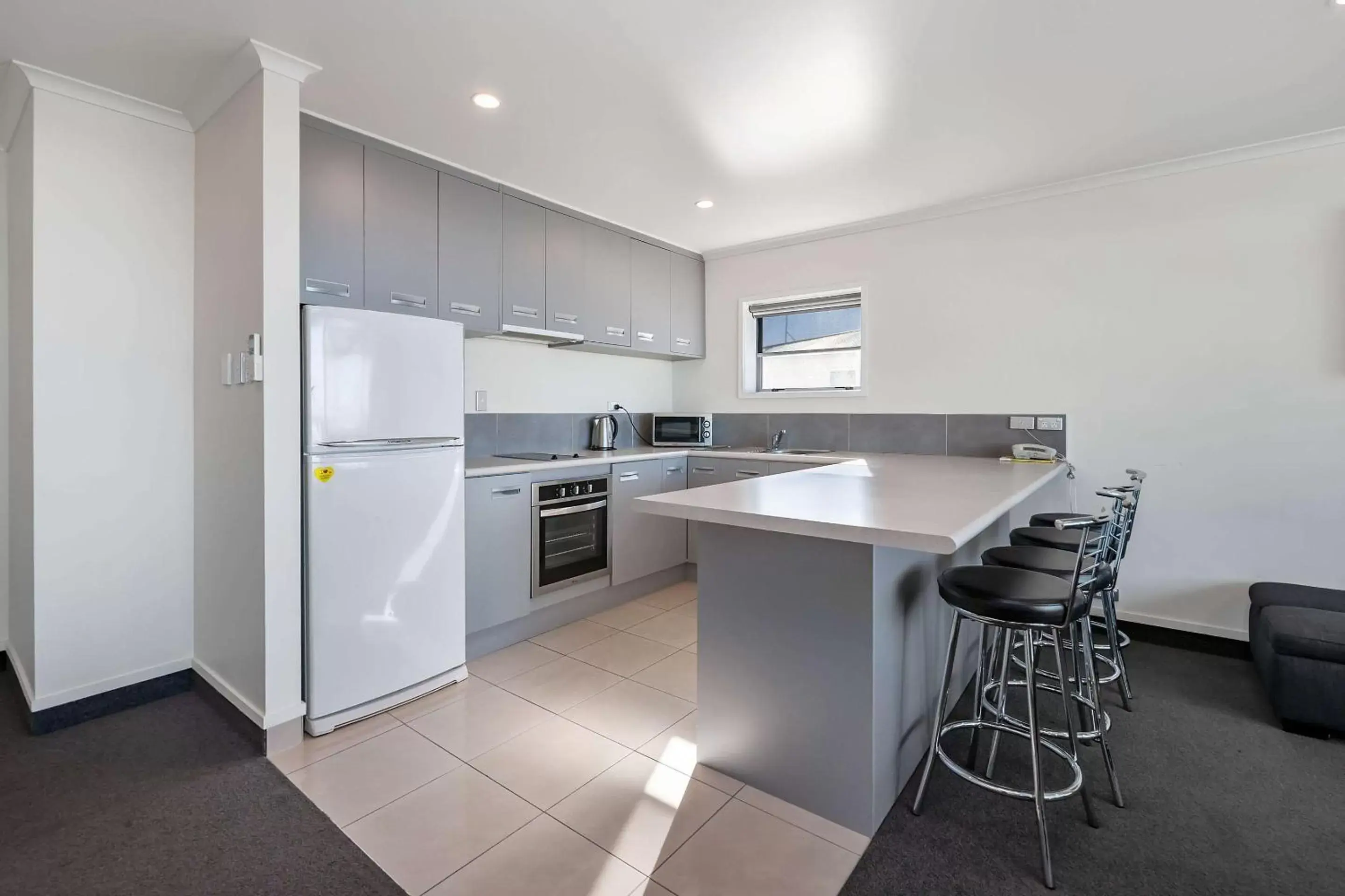 Bedroom, Kitchen/Kitchenette in Quality Inn Napier