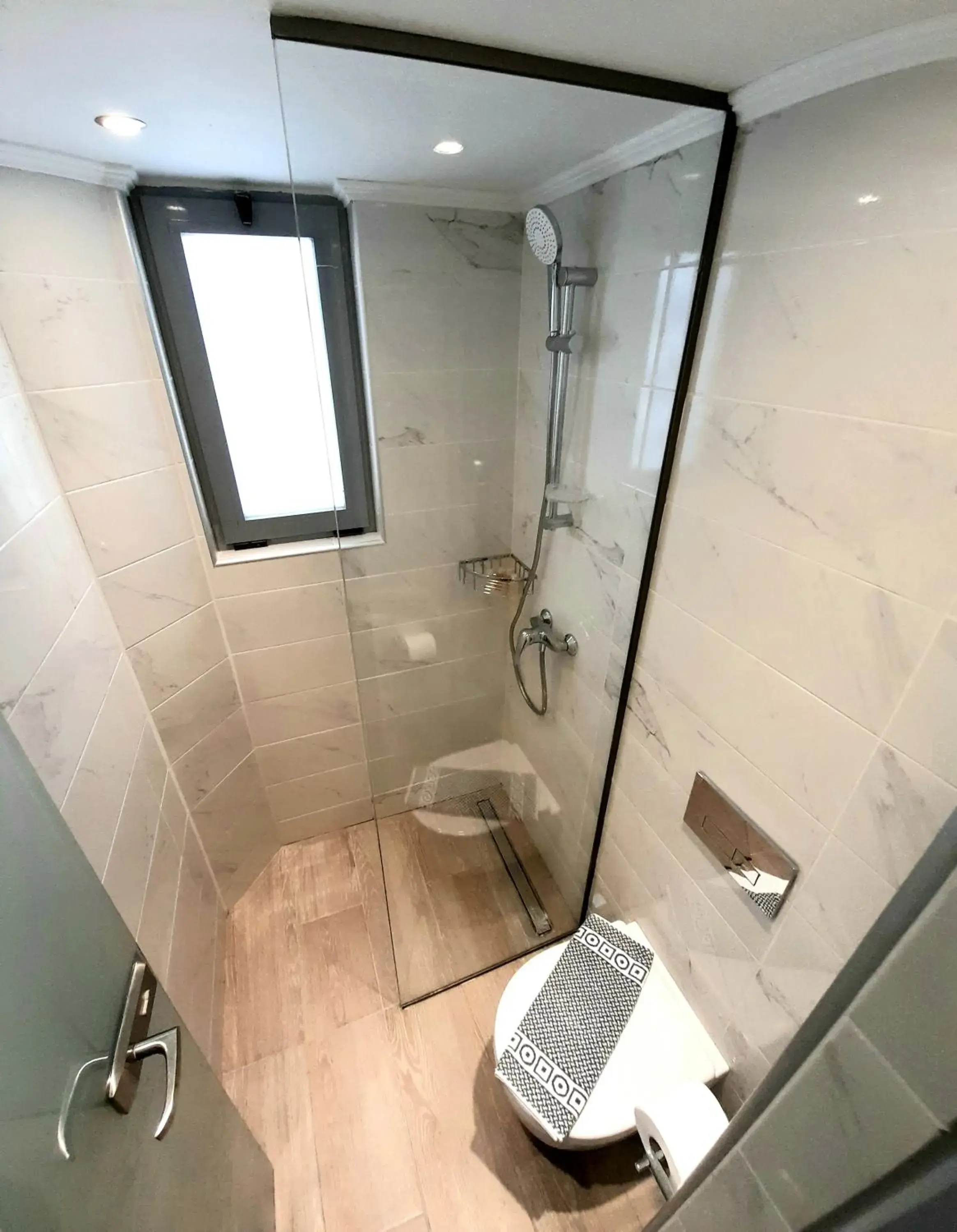 Bath, Bathroom in Elite Hotel