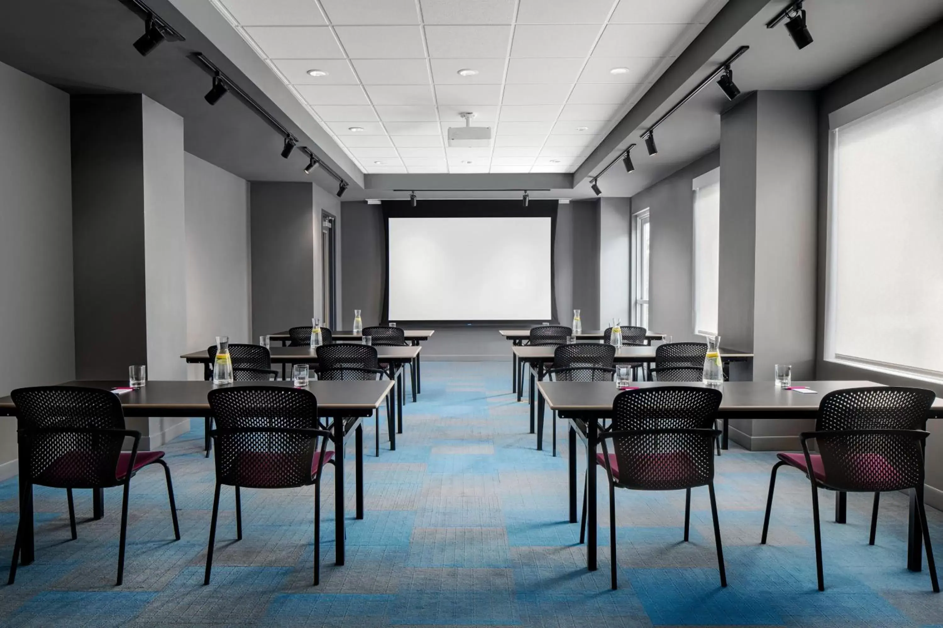 Meeting/conference room in Aloft Houston Shenandoah - The Woodlands