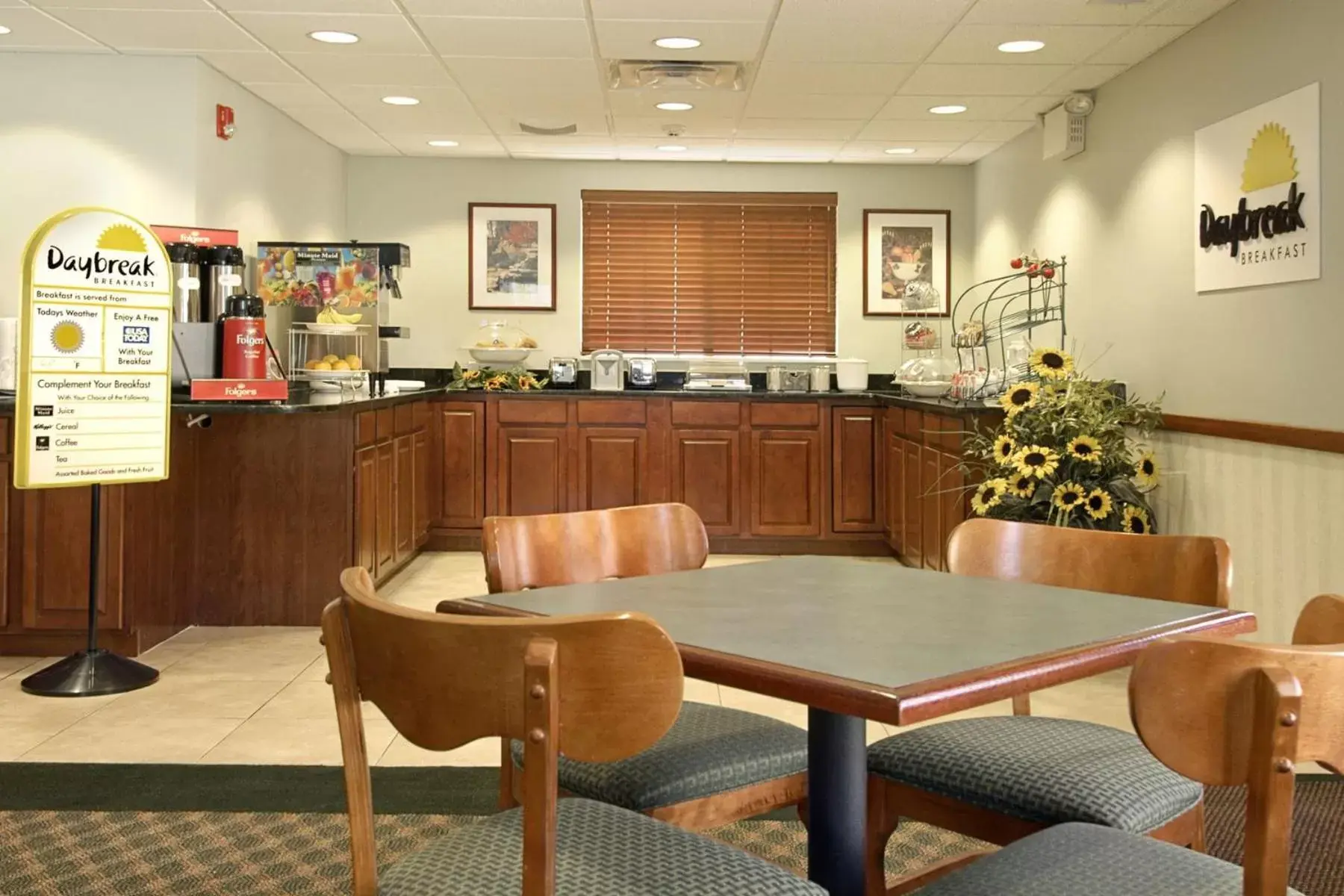 Restaurant/Places to Eat in Days Inn & Suites by Wyndham Cherry Hill - Philadelphia