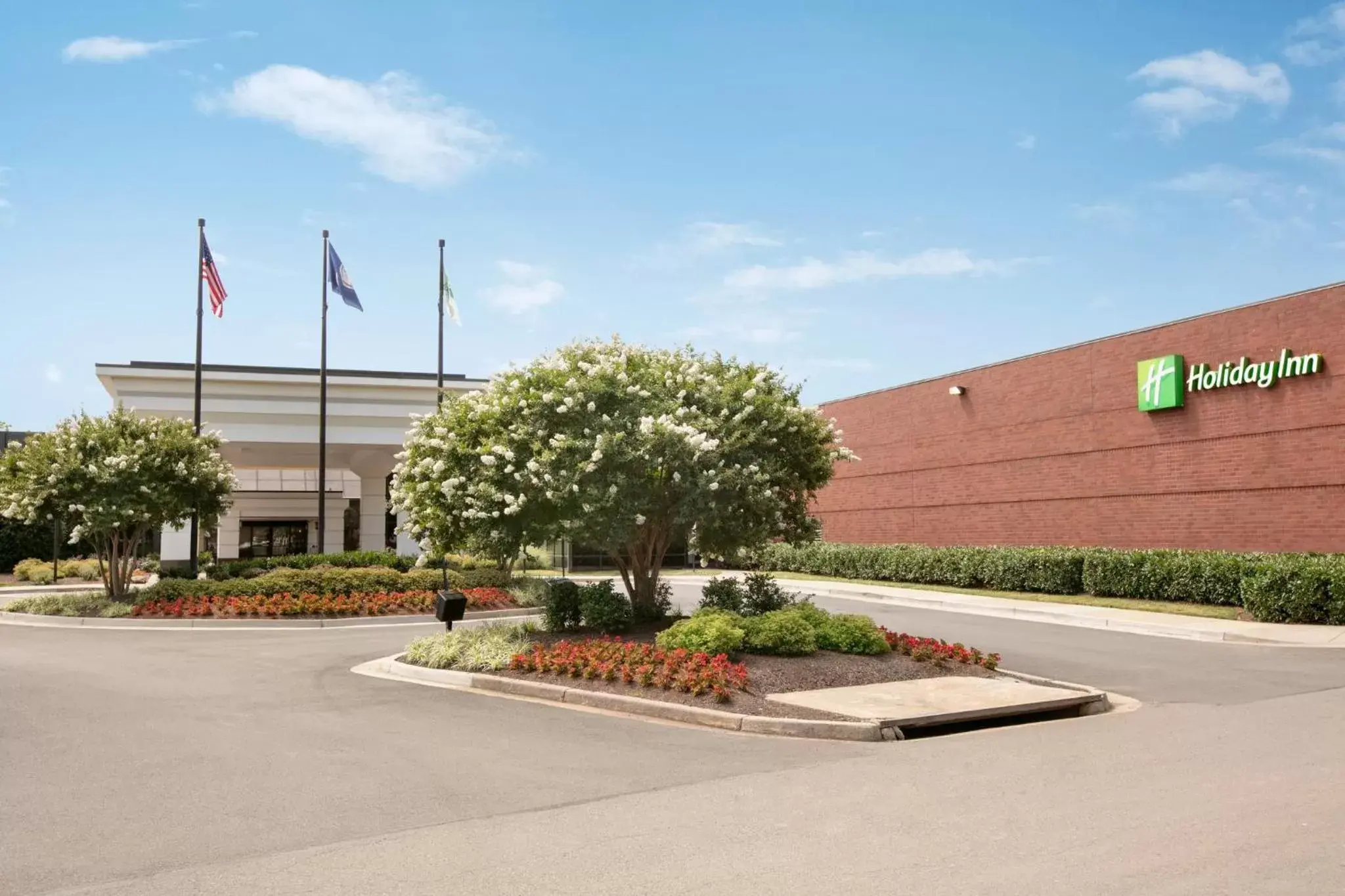 Property Building in Holiday Inn Washington-Dulles International Airport, an IHG Hotel