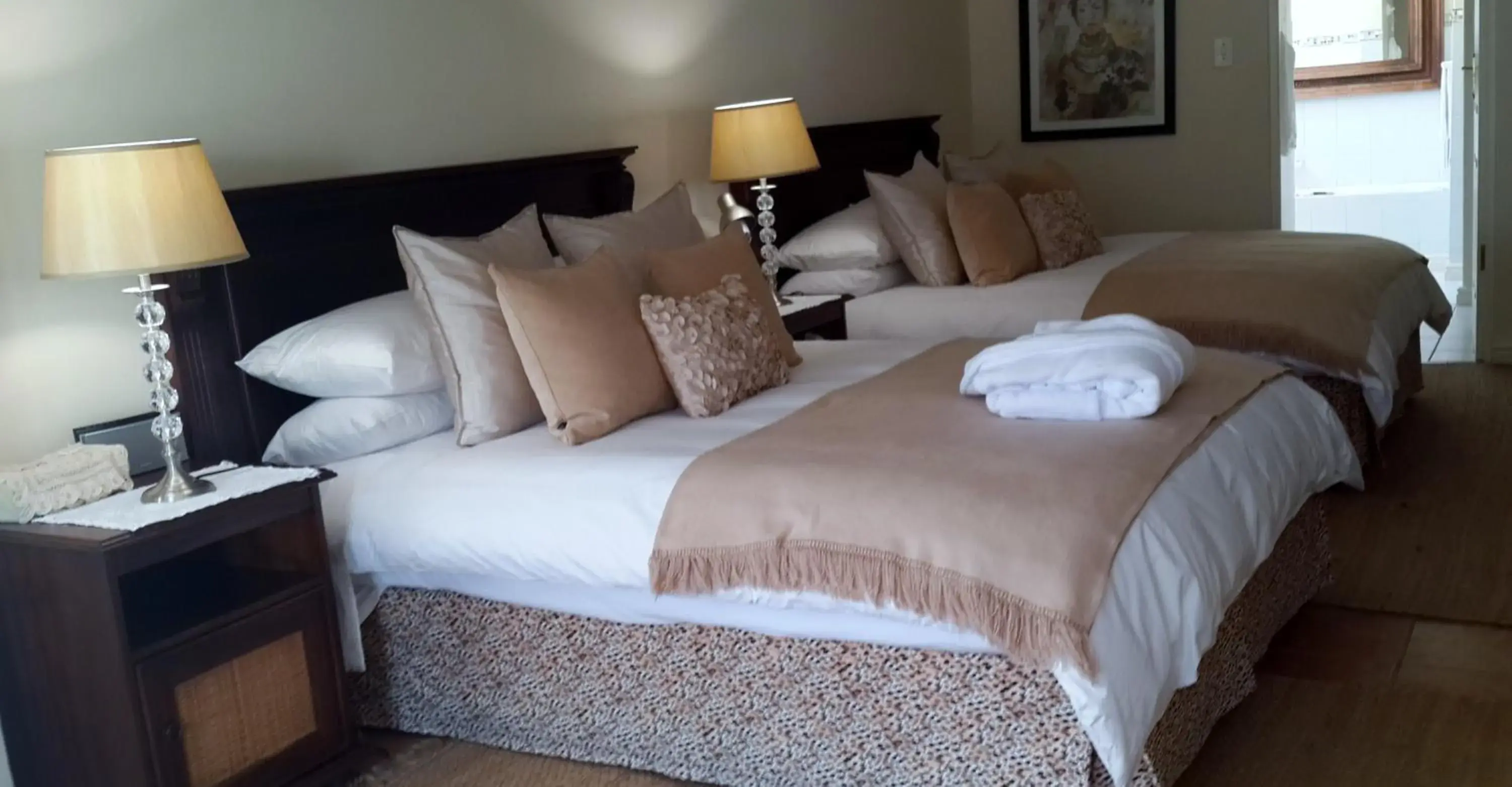 Photo of the whole room, Bed in Riversong Guest House