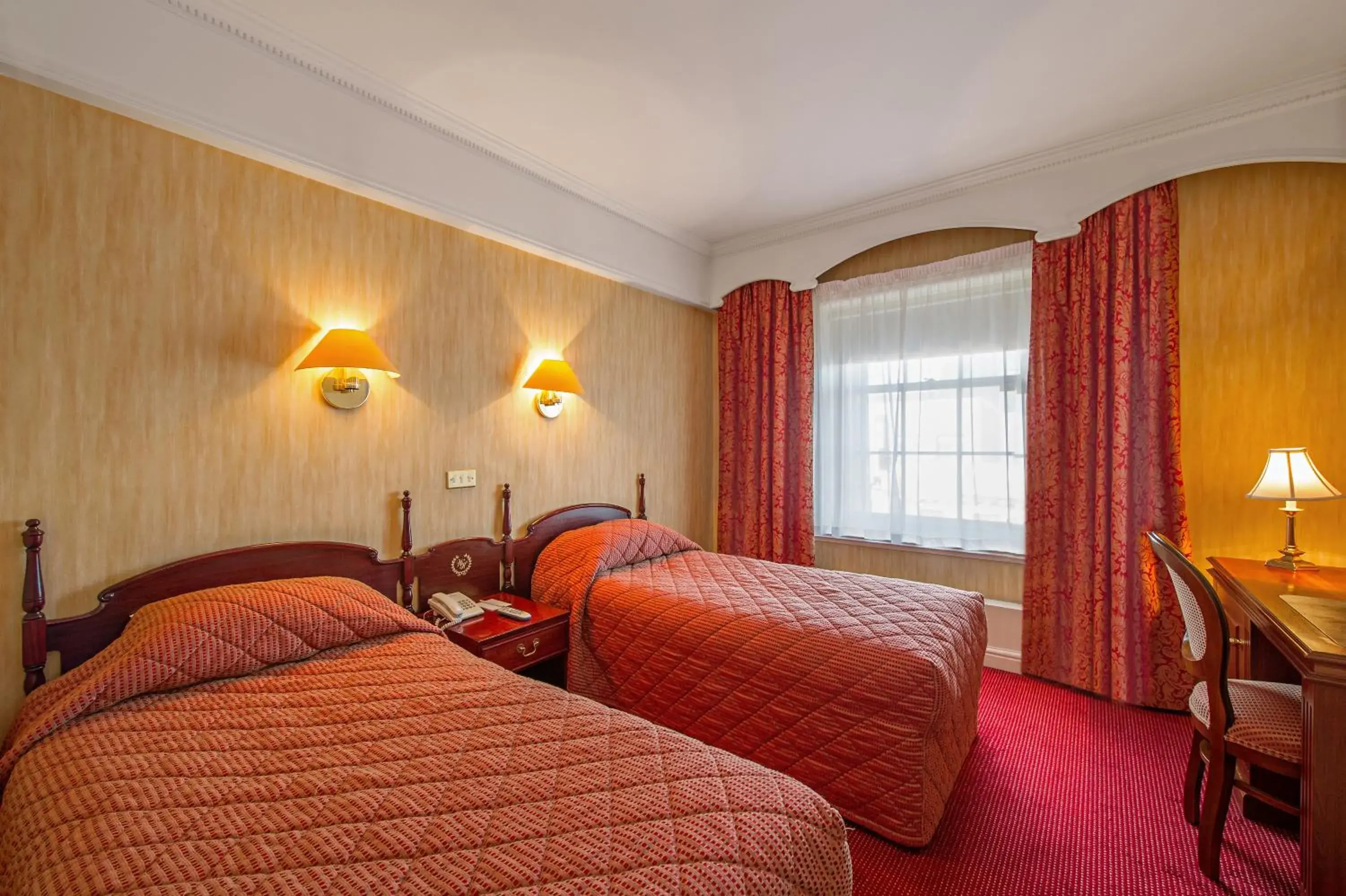 Bedroom, Bed in Wynn's Hotel