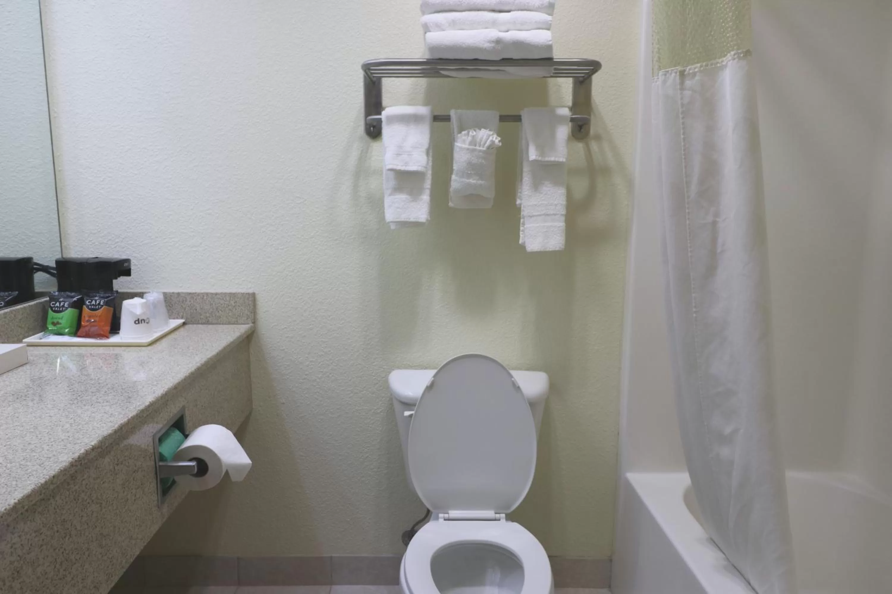 Bathroom in Jefferson Inn Dandridge