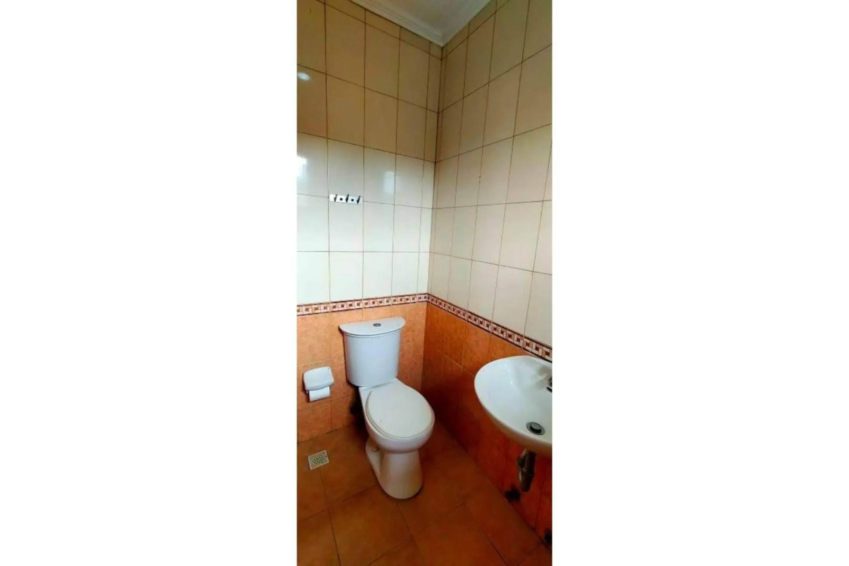 Bathroom in OYO 799 Ddd Habitat Iloilo