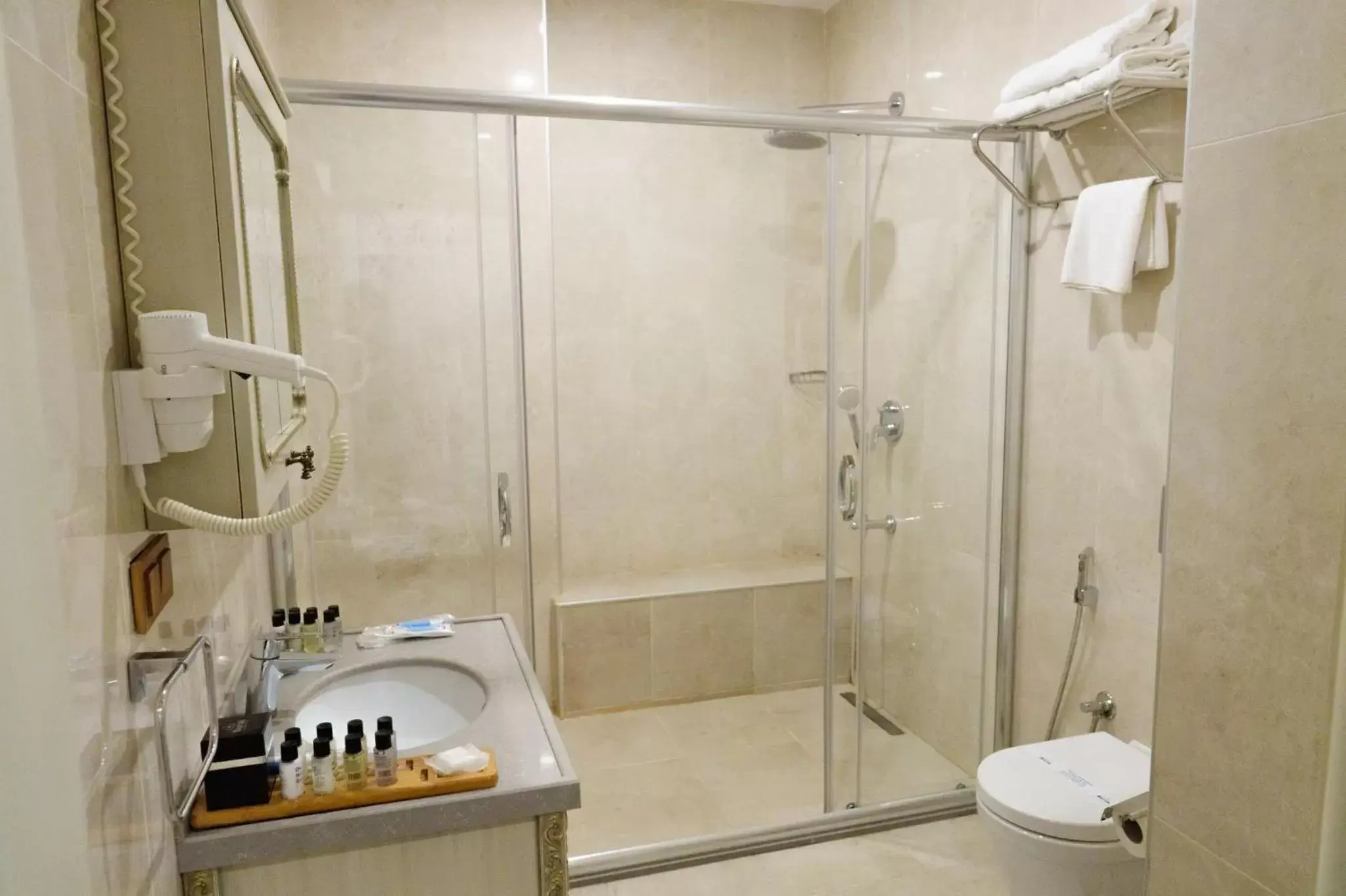 Bathroom in Almadina Hotel Istanbul