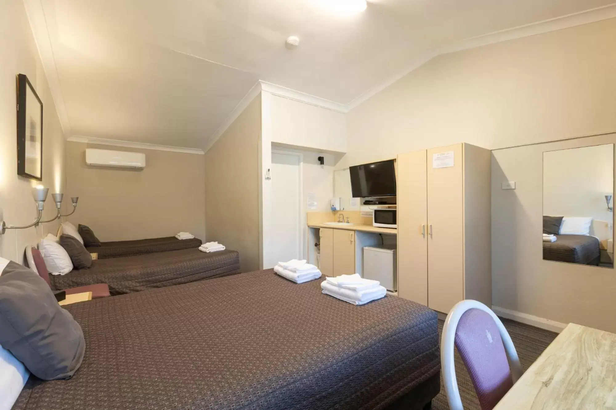 Bed in Mittagong Motel
