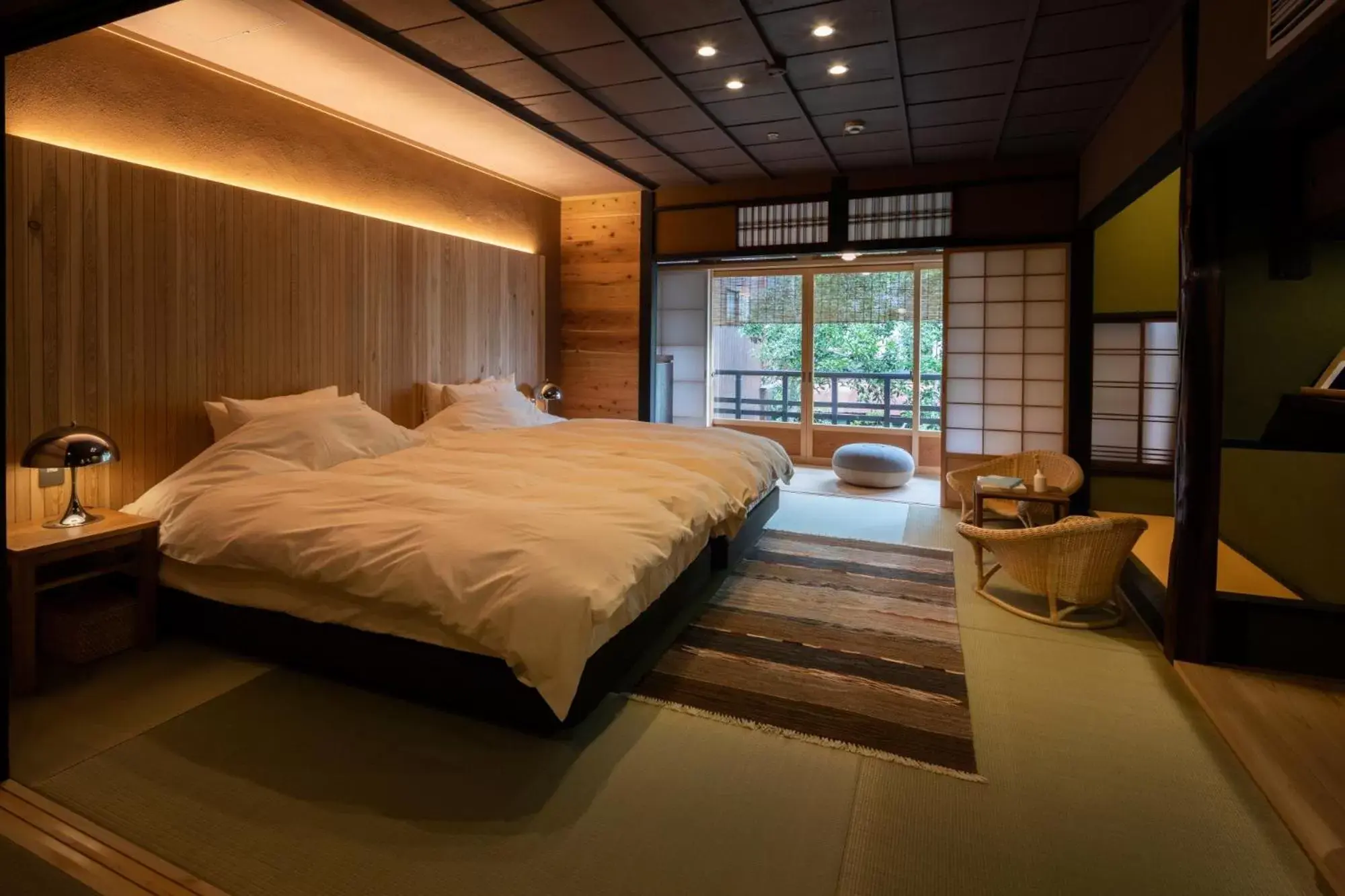 Bedroom, Bed in Hotel Koo Otsuhyakucho